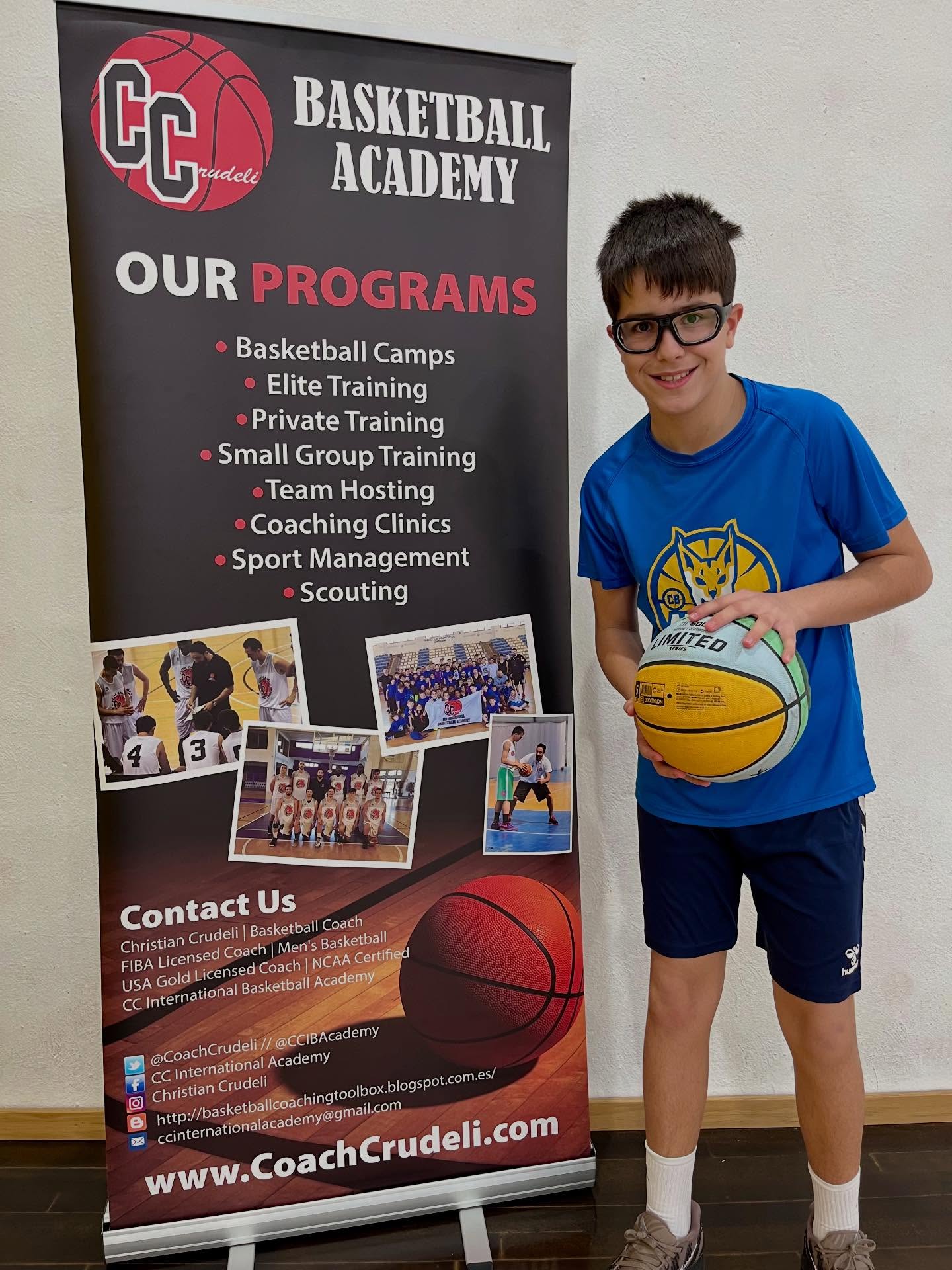 🏀Bienvenido al programa Joel!! Llevamos varias semanas tecnificando y mejorando juntos! Muy contento de poder ayudar en tu mejora diaria. A seguir disfrutando! 💪🏻
✔️Tecnificación Individual
✔️Tecnificación Grupo Reducido
✔️Campus Baloncesto (Pascua/Verano/Navidad)
FIBA @coachcrudeli @ccbasketballacademy
#massanassa #Valencia #Baloncesto #entrenamiento #tecnificacion basketballcamp basketballdrills Basketballcoach basketballneverstops🏀 basketballislife basketballismylife basketballlovers
Más info: www.CoachCrudeli.com o al correo electrónico coachcrudeli@gmail.com WhatsApp 636881841