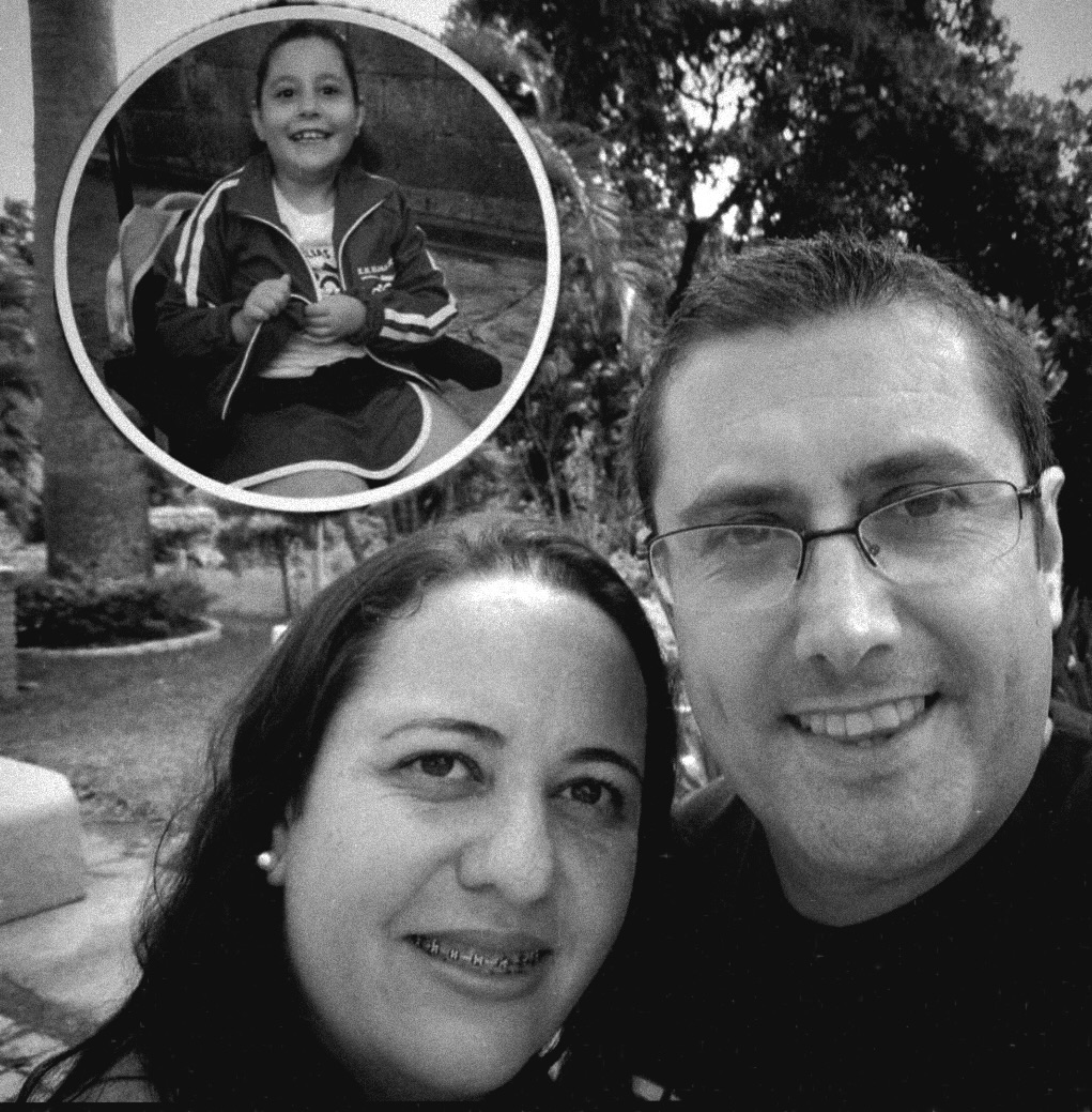 A Revista Mídia manifesta seu mais profundo pesar pelo trágico falecimento de Marcelo Donizetti Martins, Angela Maria Tavares Martins e da pequena Maria Cecília Tavares Martins, ocorrido nesta quinta-feira, 19 de fevereiro.
Neste momento de imensa dor, prestamos nossa homenagem e solidariedade aos familiares, amigos e a toda a comunidade guaxupeana, profundamente consternada com a perda precoce desta família tão querida e respeitada.
Aos familiares, as condolências desta Revista Mídia.
Guaxupé está de luto.