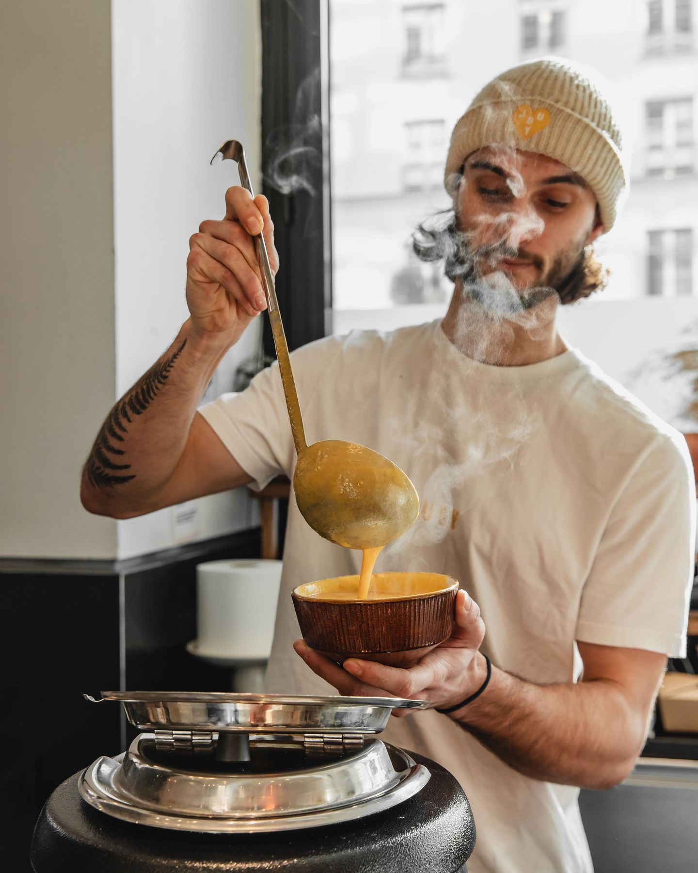 SOUP OF THE DAY 🥕
Besoin d’un peu de chaleur ?
Retrouvez nos soupes à emporter, préparées chaque jour avec des légumes de saison, et beaucoup d