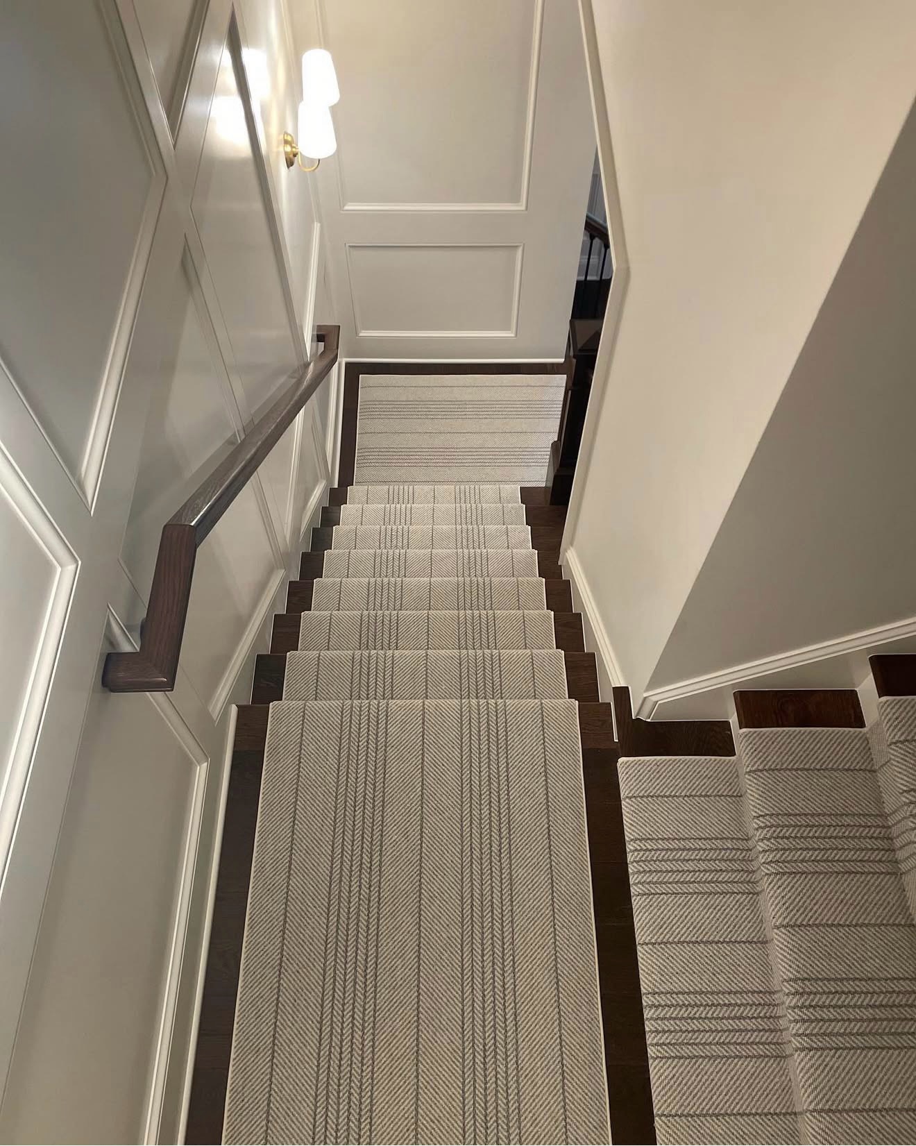 This timeless stair runner brings structure, symmetry, and subtle pattern together in the most refined way. The clean herringbone detail, soft neutral palette, and rich wood contrast create that classic, old-money elegance that never goes out of style. Forever one of my favorites. Thank you, @kel_meyers. #StairRunner #TimelessDesign #PrestigeProjects #ClassicInteriors #SimplyQuartered