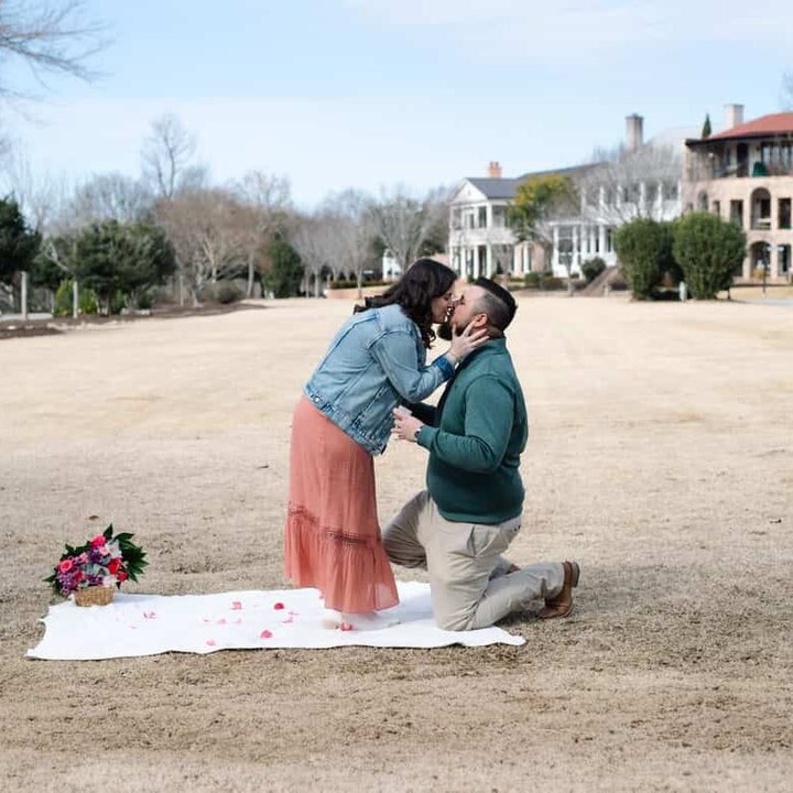 Hannah + Clayton ❤️
Clayton proposed with a bespoke oval engagement ring, designed with marquise accents that frame the center stone.
It was an honor to help create this piece and be part of such a meaningful milestone. We couldn't be happier to welcome you both to the Forever Finer family, cheers to a lifetime of happiness!
#engagementring #customjewelry #engaged