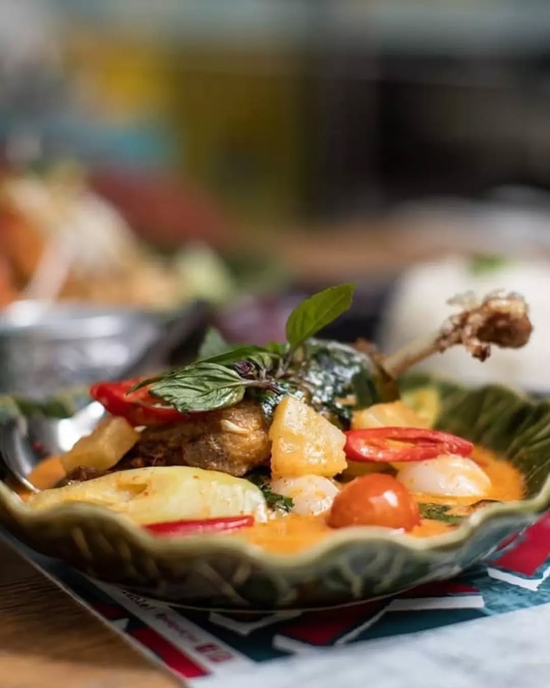 Rich, fragrant and made to fill you up! 🍛✨
Our Red Coconut Curry comes with either confit duck leg or vegetarian, pineapple, lychee, cherry tomatoes, kaffir lime and sweet basil. A solid choice when you want something warming without weighing you down!
Make a booking via the link in bio.
#MelbourneCBD #PokPokJunior #MelbourneLunch #AsianStreetFood #ThaiFoodMelbourne