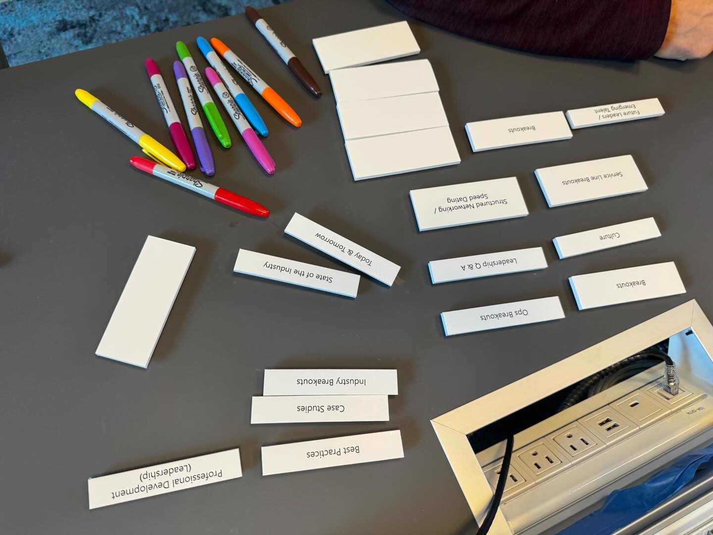 We took it back to basics in NYC today… while agenda plotting for an upcoming conference.
No decks. No slides. Just Sharpies and strategy.
Sometimes you have to ditch the screens to see the big picture. ✍️
#SH #MeetMeInNYC