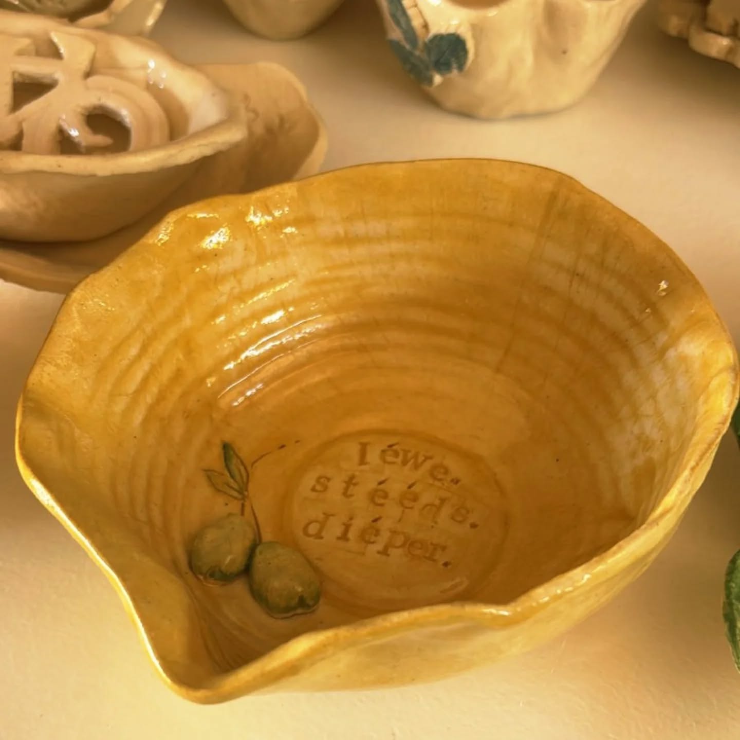 Reël gerus vir liewe Debbie om 'n pottery-klas te kom aanbied by jou volgende bymekaarkom.
Dit is sóveel meer as net die klei.
Loer gerus in by @deborah.ceramics
Dankie Debbie.
My bakkie is vir my beaulas!
#DeborahCeramics