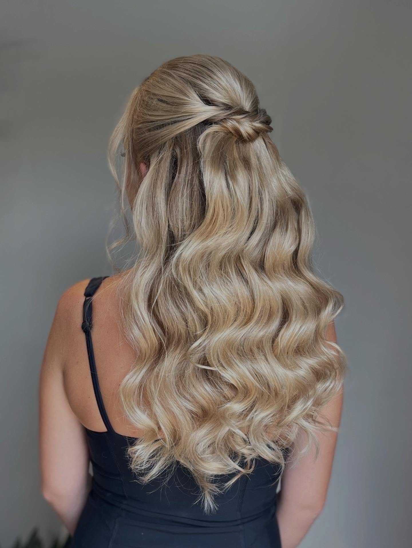 This romantic half up half down created by Madison! Swipe to see all angles and her glowy makeup by Sydney! 💖