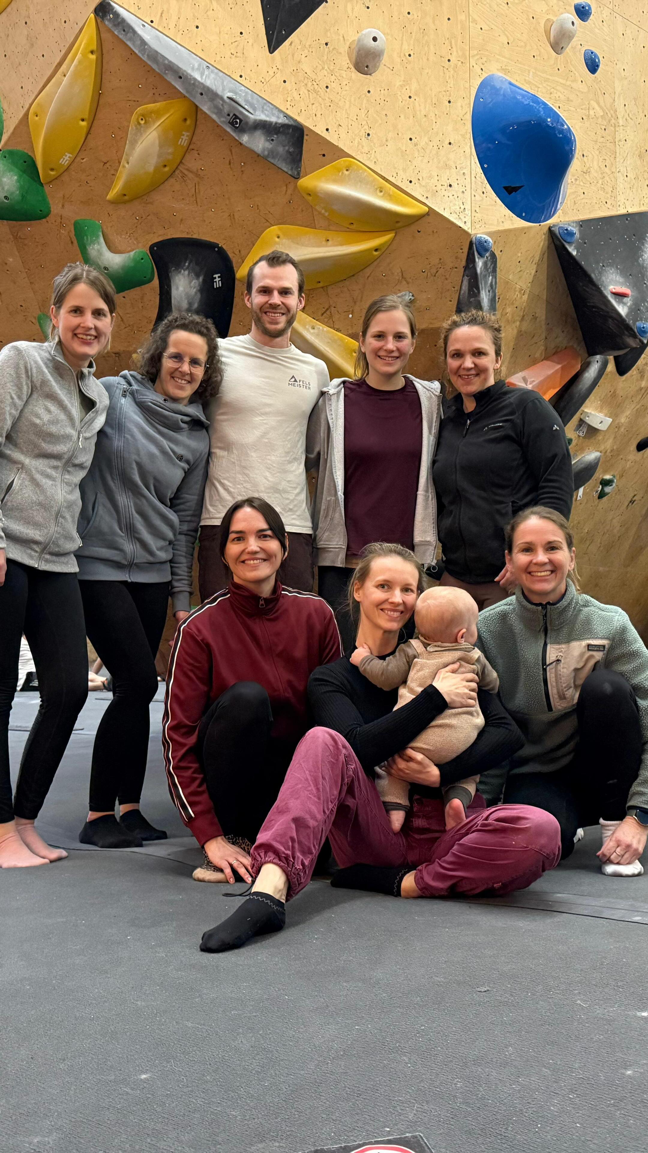 Wir durften gestern einen tollen Team Tag erleben und wurden von einer ehemaligen Geburtshaus-Familie in eine Boulderhalle eingeladen! 🧡
Wir hatten sehr viel Spaß und wurden total gut von den beiden geocached.
Danach ging es dann zu @eichengefluester, wo Kira uns mit einem leckeren Buffet und einer Wellness-Oase mit Sauna und Whirlpool empfing.
Das Telefon blieb auch still und wir konnten es somit richtig genießen! ☺️
#verwöhnprogramm #team #dankbar