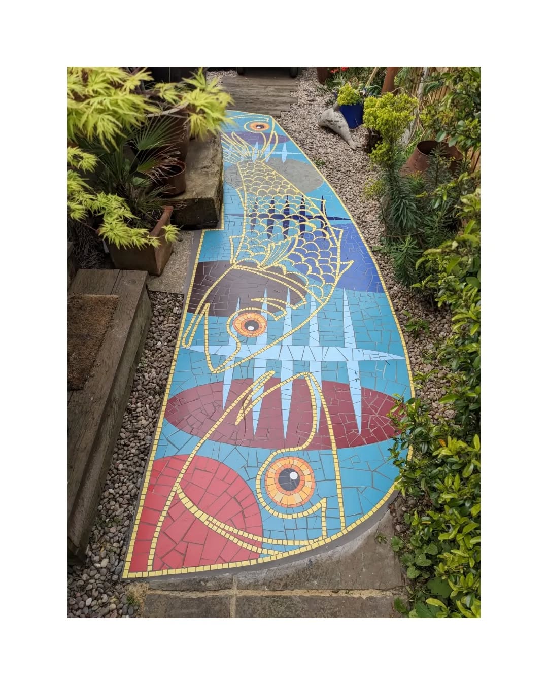 Just completed this statement of a mosaic for a wonderful private garden - The client wanted us to create something that would give the area a 'wow factor' and represent their passion for art and design and take you on a journey down the path to the glorious river location.
#fishmosaic #makeastatement #exteriordesign #gardendesign #mosaic #mosaicfish #mosaiccommission #wowfactor #gardenfeature #gardeninspiration