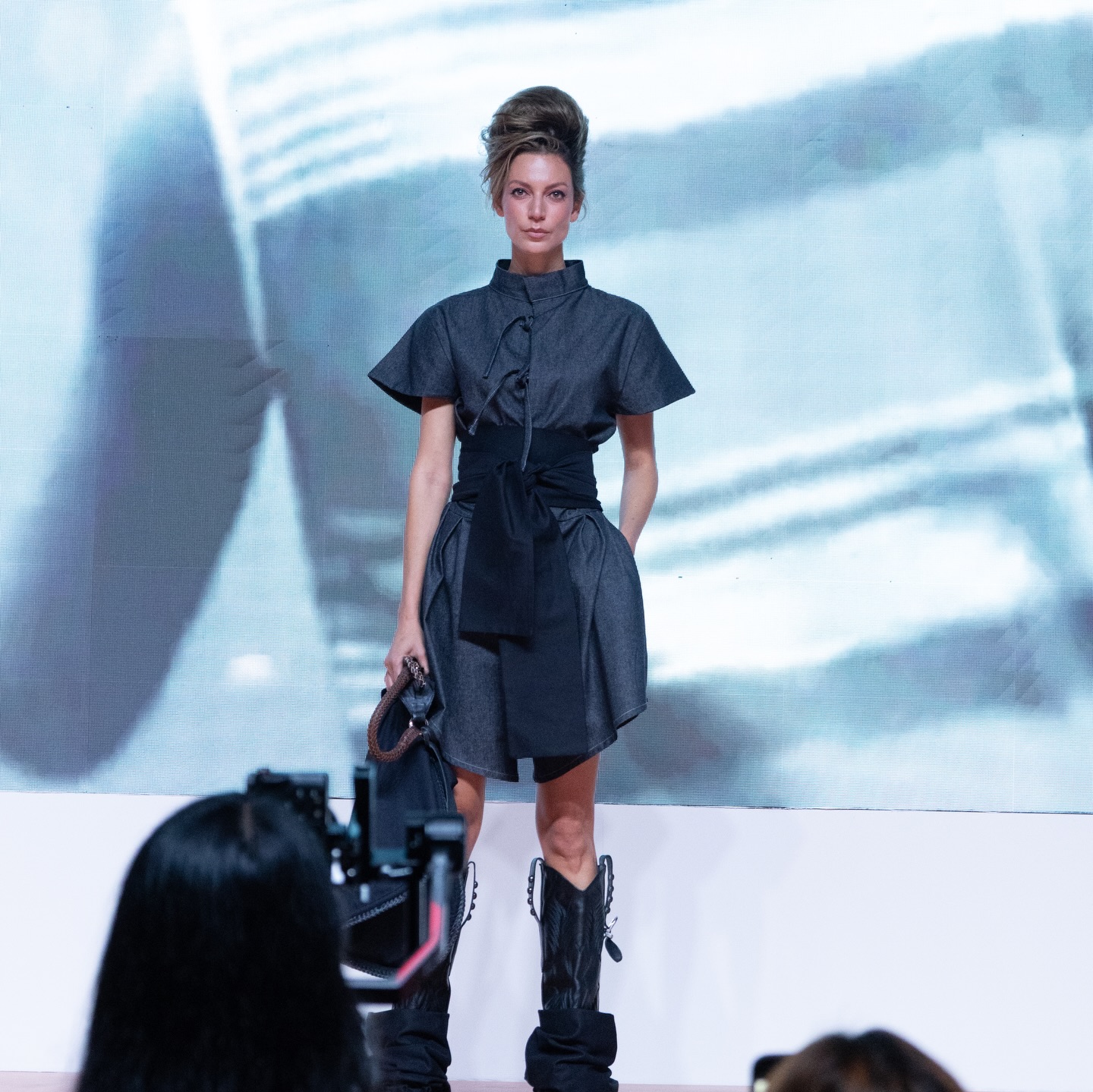 ▪️Pasarela: La fiesta prometida
▪️ Por: @alejandrocrockeroficial y @mppatriciamejia
▪️ @vicunhalatam @inexmoda @colombiatex_oficial