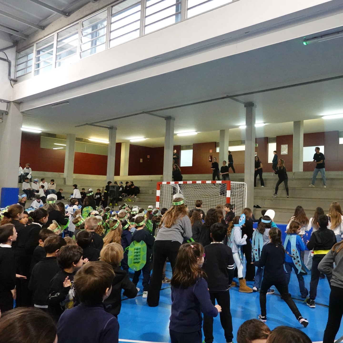 Ni la pluja ha frenat la celebració d'avui! ☔💫
Us esperem a tots i a totes demà dissabte a la Festa de Carnestoltes organitzada per l'AFA! Ens trobem a l'edifici del carrer Sallarès i Pla a les 17h 🙌
#Carnestoltes2026