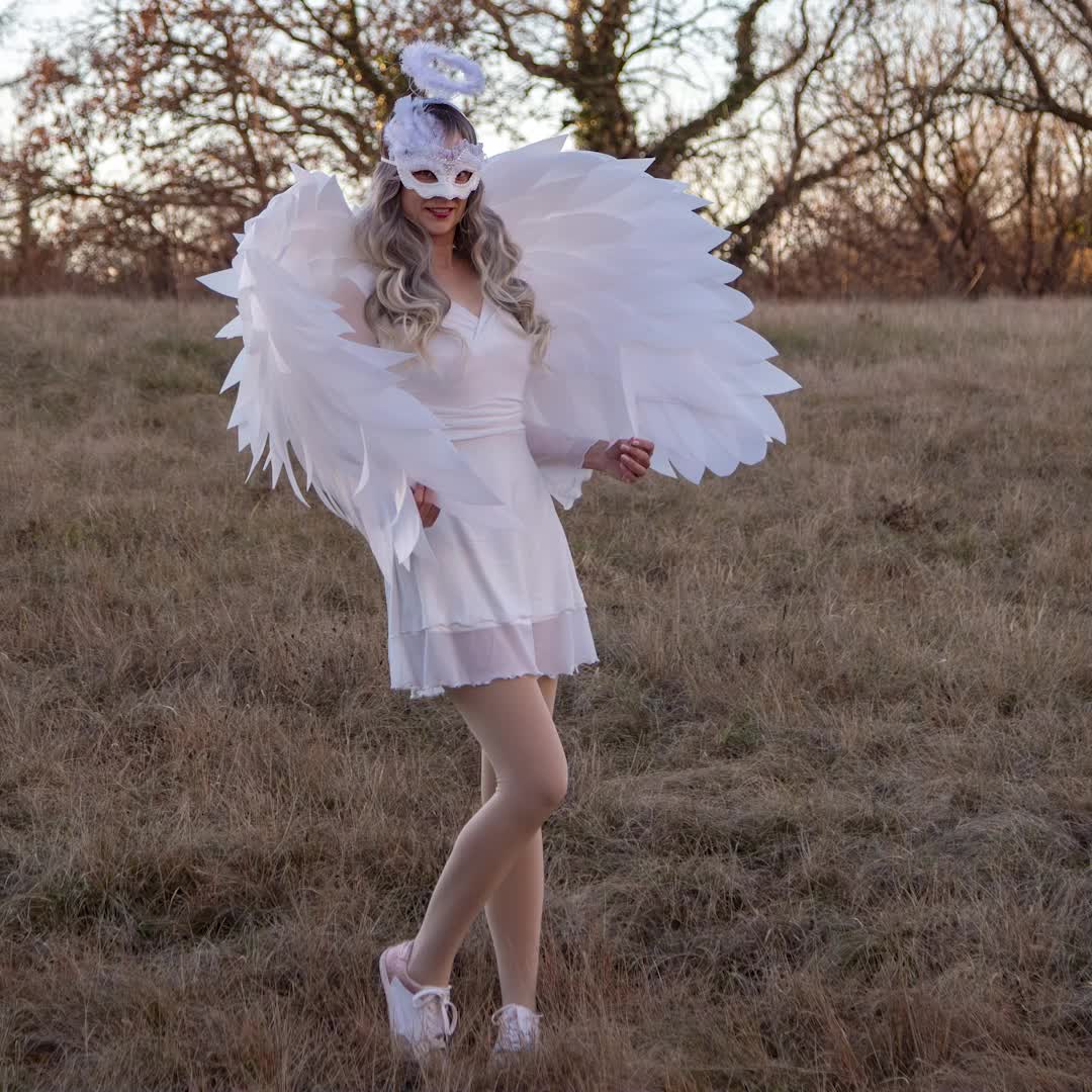 pustni torek se počasi poslavlja... 😇✨
Cel teden sem bila sicer bolj podobna utrujenemu palčku v delavnici kot pa kakšnemu nebeškemu bitju, ampak krila so uspela!
Kako ste vi preživeli pustne dneve? Ste bili bolj angelski ali vražji? 😜
Zdaj pa kostume v omaro, kmalu pa ... nazaj k novim projektom Unikatiashe! 🎨✂️
.
.
#pust #pustnitorek #angelskakrila #unikatiasha #ustvarjanje #rocnodelo #diycostume