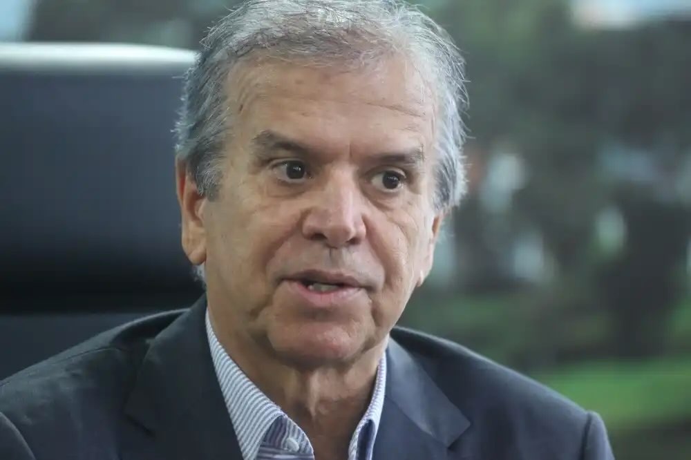 EDINHO ARAÚJO DEIXA O MDB
O ex-prefeito de São José do Rio Preto, Edinho Araújo, anunciou sua saída do MDB.
Aos 76 anos e depois de quatro mandatos como prefeito de Rio Preto, ele deve disputar uma vaga na Câmara dos Deputados nas eleições deste ano.
A informação foi divulgada inicialmente pelo jornalista Carlos Petrocilo, na coluna Painel, da Folha de S.Paulo. Mais informações no Portal Guilherme Baffi