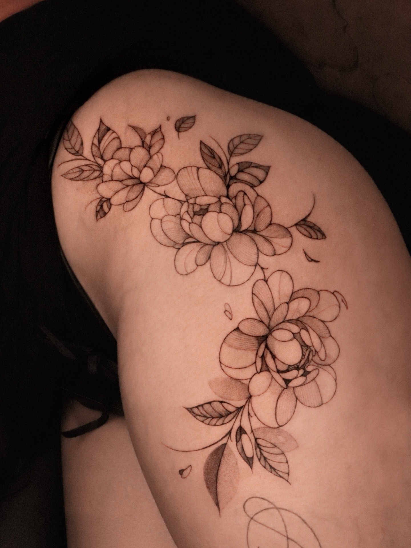 Estás peonias han sido testigo de grandes conversaciones 🤍
Hecho con:
@bishoprotary
@dynamiccolor
@masttattoo.official
#peonytattoo #mexicantattooartist #floraltattoodesign