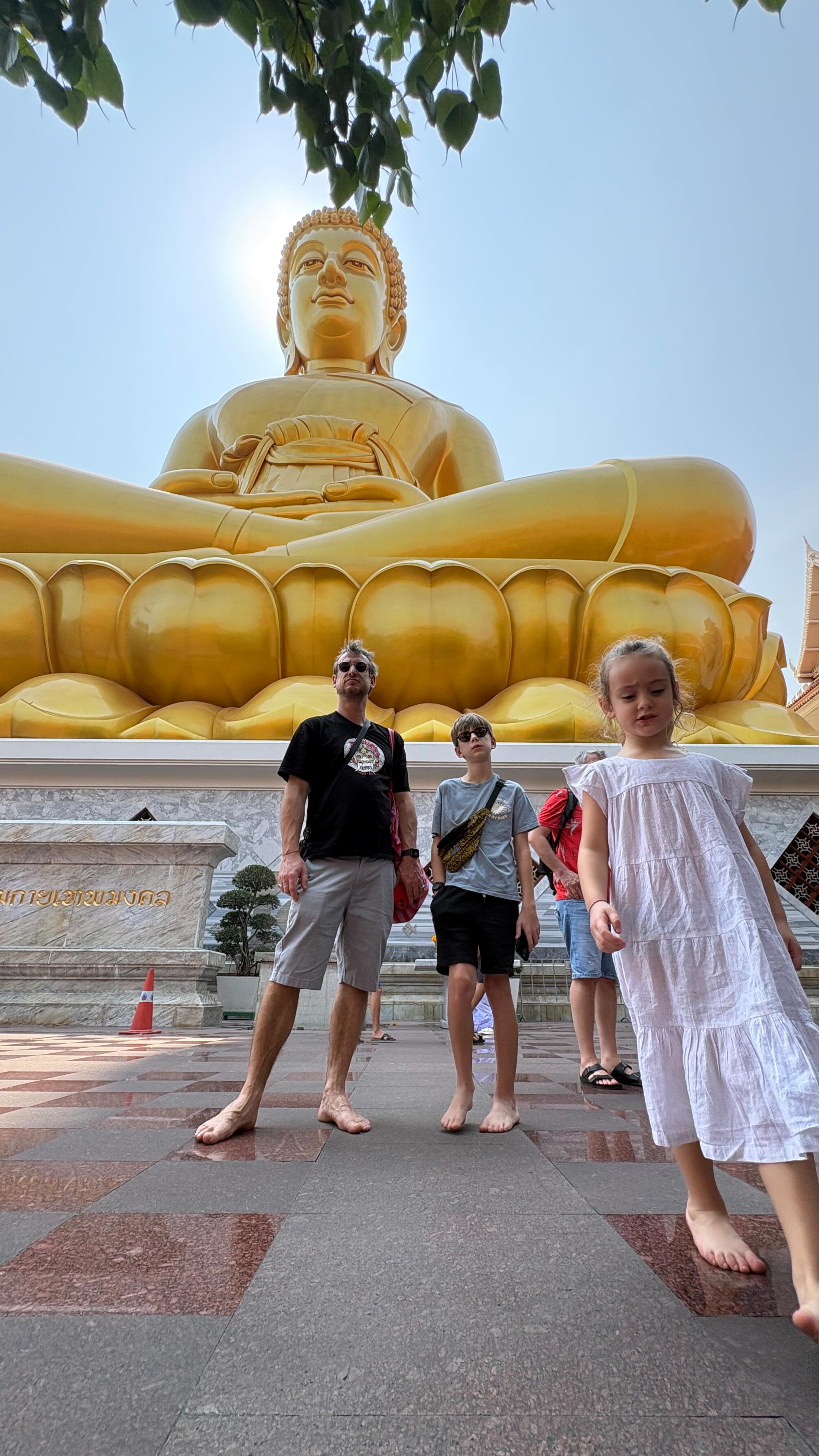 đŽ Hello la ThaĂŻlande đ DĂ©jĂ Ă la moitiĂ© du voyage⊠âš
On a commencĂ© par Bangkok, ses couleurs, son Ă©nergie folle, ses marchĂ©s incroyablesâŠ
Puis direction les Ăźles đïž
Le bleu, la pistoche, les couchers de soleil et les trĂ©sors dĂ©nichĂ©s ici et lĂ đ
Câest magique đđ đ
On prend des notes, on sâinspire, on craque sur mille merveillesâŠ
La chasse aux trĂ©sors continue âïžđ
Pendant ce temps, la boutique est ouverte malgres la pluie Ă Bordeaux đ«
đ Aujourdâhui jeudi : 15h â 19h
đ Vendredi & samedi : 11h â 19h
Câest Mathilde qui vous accueille avec son sourire et ses bons conseils đ
đ Le Puits dâAmour
113 rue FondaudĂšge â Bordeaux
Quartier Jardin Public
On pense Ă vous⊠et on revient bientĂŽt avec encore plus de love đâš