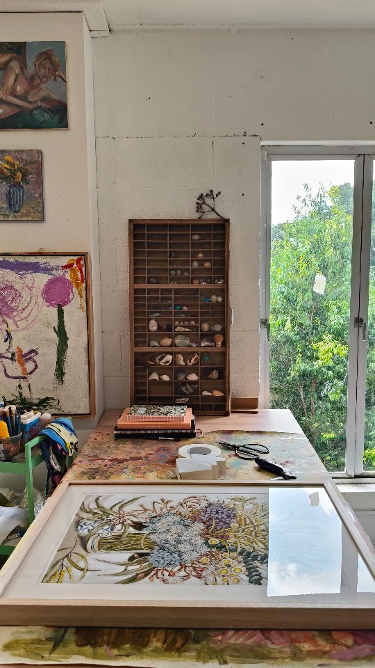 Spent today signing and framing prints so they arrive in your homes ready to hang ✨😍
#artprints #australianart #artforyourhome #paperprints #australianflowers