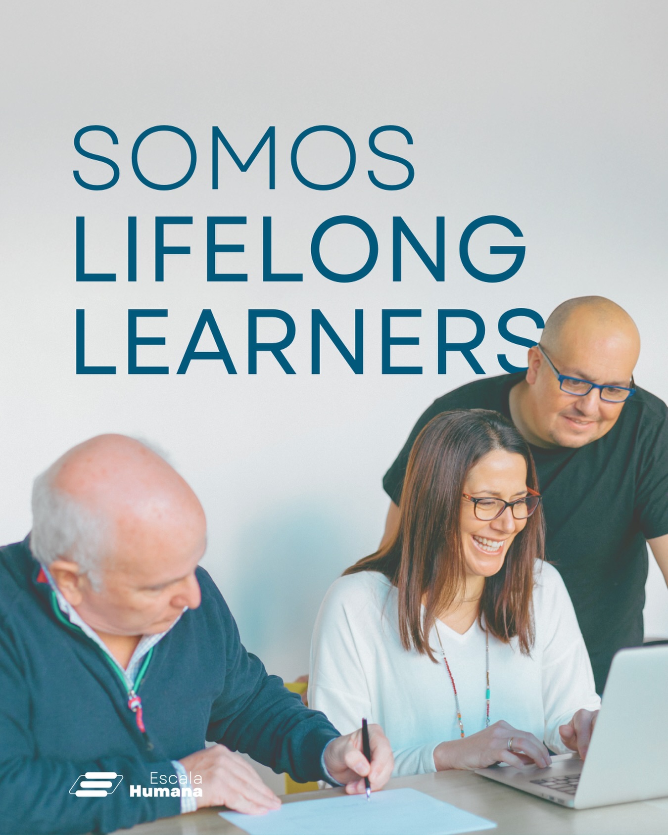 Seguir aprendiendo es una postura frente al mundo y el futuro.
🧠 Ser Lifelong Learners es elegir cuestionarnos, actualizar nuestras miradas y seguir afinando nuestra práctica, incluso cuando la experiencia ya nos respalda.
En Escala Humana formamos y también seguimos formándonos. Nos certificamos, nos supervisamos y contrastamos nuestra práctica en consultoría 🔄.
Es un compromiso profundo con la excelencia y la responsabilidad de acompañar personas y organizaciones en contextos cada vez más complejos.
🌎 Creemos que el futuro no se enfrenta solo con conocimiento técnico, sino con habilidades humanas: criterio, escucha, pensamiento crítico, capacidad de adaptación y conciencia ética. Y esas habilidades se cultivan en un proceso continuo de aprendizaje.
Por eso seguimos estudiando, investigando, certificándonos y actualizándonos. Porque acompañar exige estar en constante movimiento.
En nuestro equipo hay:
✅ 2 Master Coach Ontológico Acreditado
(MCOA–FICOP) @ficop.international
✅ 2 Master Certified Coach
(MCC–ICF) @icf.international
✅1 Professional Certified Coach
(PCC–ICF) @icf.international
✅3 Senior Practitioner EMCC @emcc_global
#coachingontologico #lifelonglearners