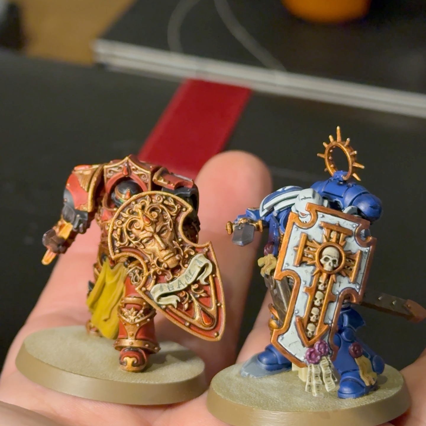 40k vs Horus Heresy, who did it better? #Warhammer40k #Warhammer #spacemarine2 #wargaming #painting Bladeguard veterans are highly skilled warriors who posses great talent with a blade... They're also stunning models with loads of details but do they hold up again the Horus Heresy Forgeworld models of the IXth legion's Crimson Paladins?