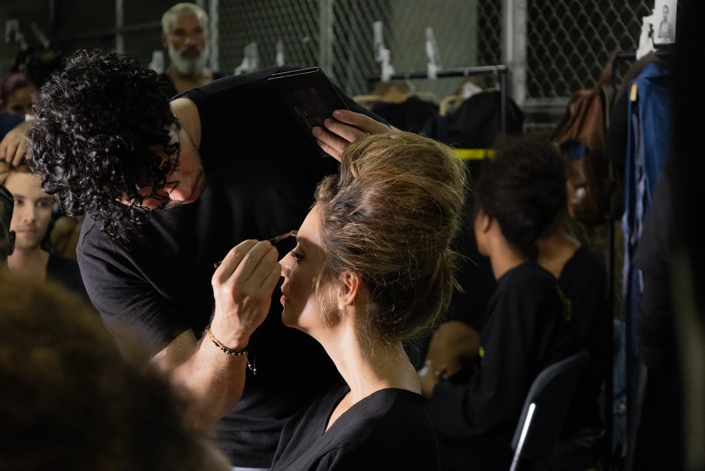 ▪️BACKSTAGE de la Fiesta Prometida
📌Diseñador: @alejandrocrockeroficial , @mppatriciamejia
📌 @vicunhalatam
▪️ @colombiatex_oficial @inexmoda
