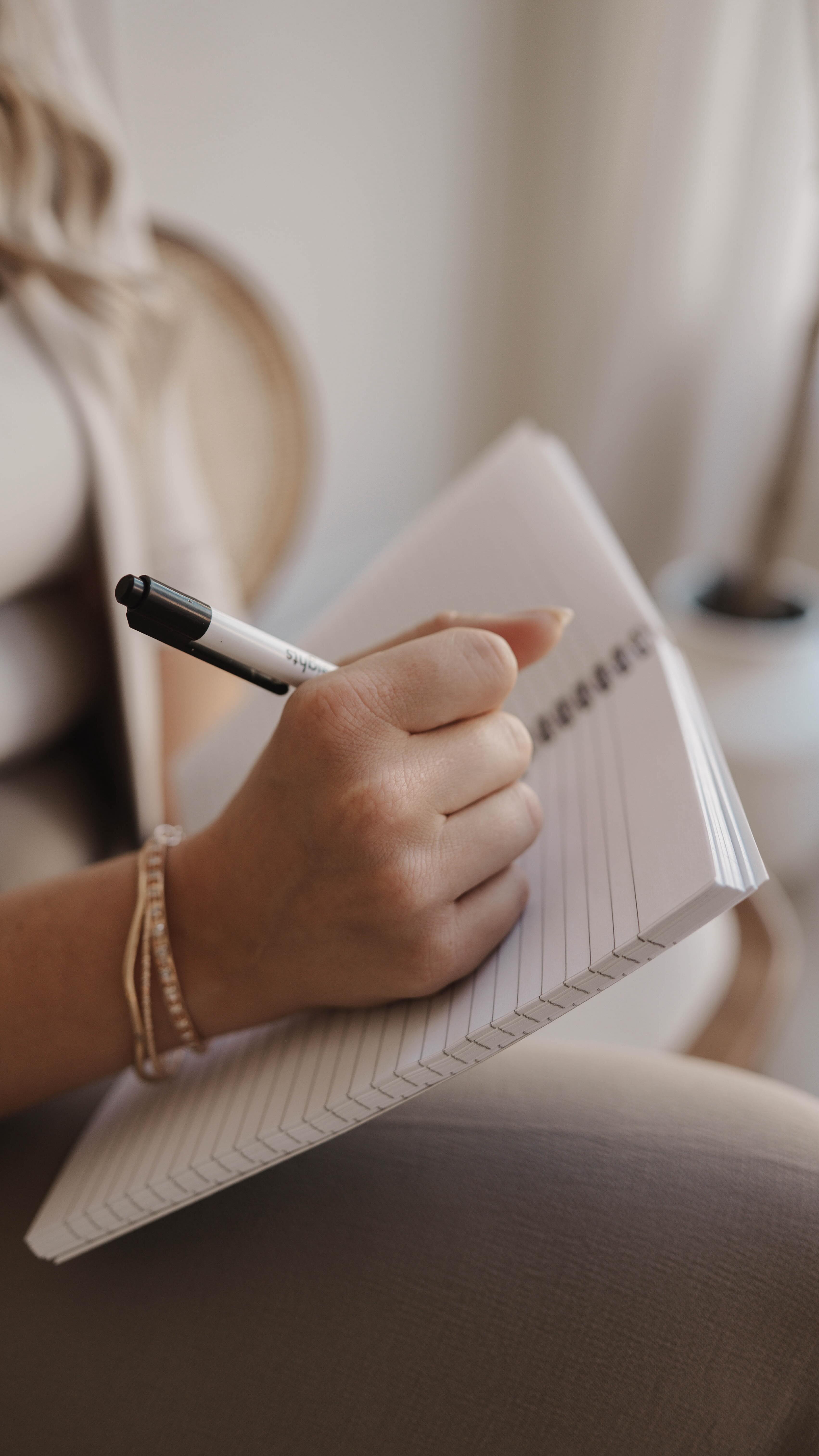 Your therapist called, she wants the best for you 🫶🏻
Always rooting for you 🤍 whether in therapy, growth, self discovery or whatever else you are working on!
#MentalHealthAwareness #therapistmom #EndTheStigma #therapyhumor