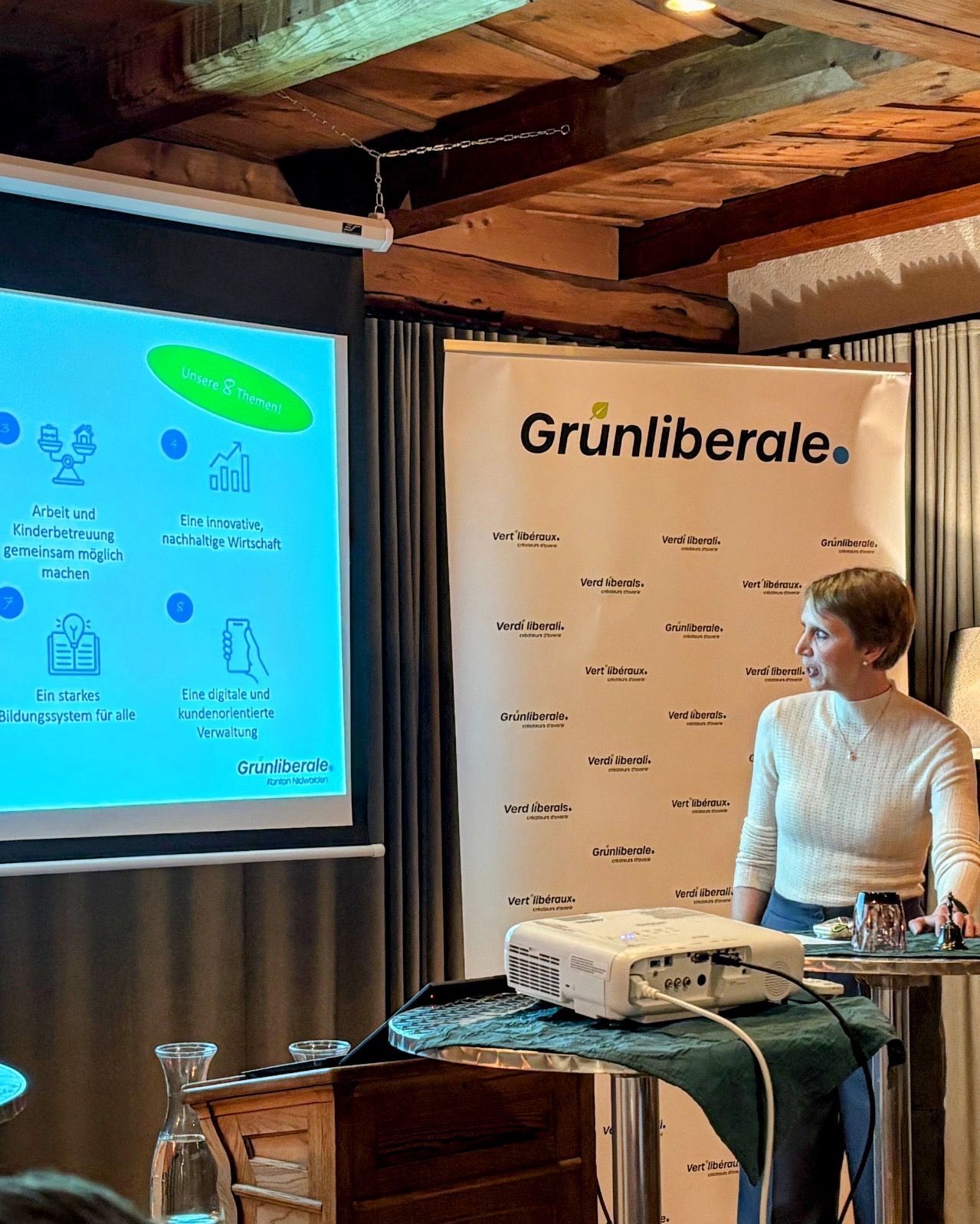 Den Wahlauftakt hatten wir vor einiger Zeit gemeinsam mit Jürg Grossen, Präsident der GLP Schweiz und Patrick Hässig, Nationalrat für die GLP.
Seither ist einiges passiert – und wir sind inzwischen mitten im Wahlkampf.
Vielen Dank, Jürg und Patrick, für euren Besuch in Nidwalden und euren Einsatz für die GLP.
Bleib dran und begleite mich durch die nächsten
Wochen.
#Wahlkampf #GLP #Nidwalden #mehrEnergie
#PolitikImDialog #Liste2