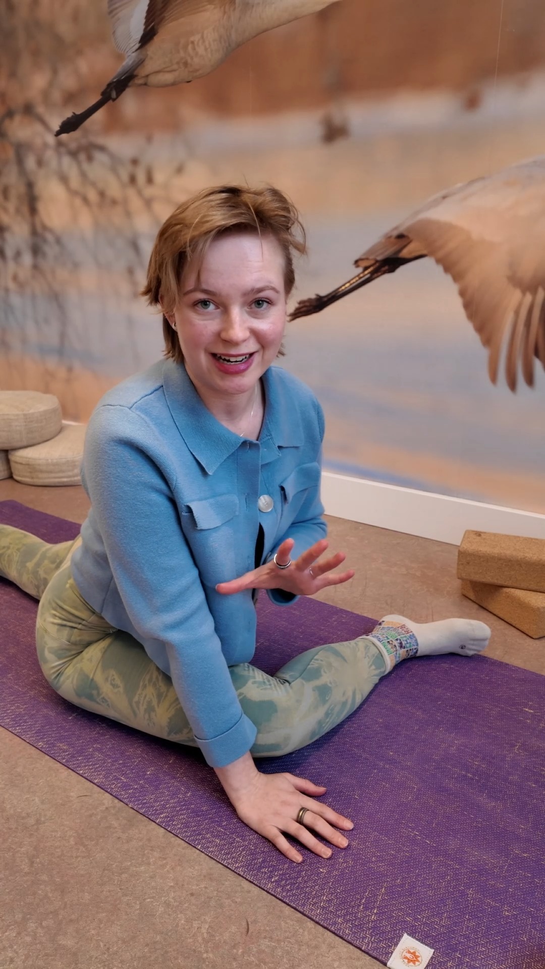 Have you ever noticed a tingling or pricking sensation during yin yoga? That is a clear sign form your body.
#bridgeoflifestudio #bridgeoflife #yin #yinyoga #quickyogatip #tinglingsensation