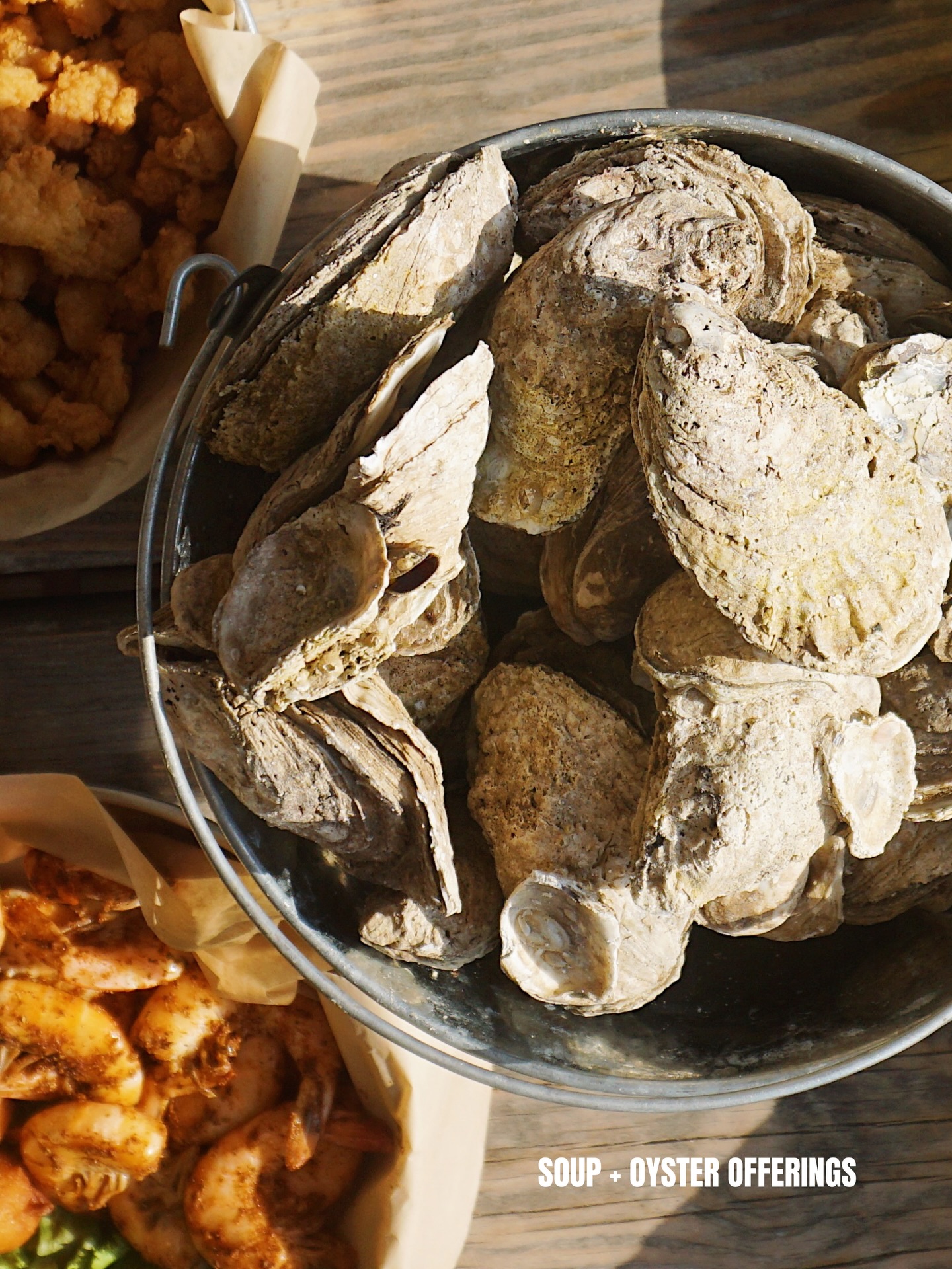 Soup + Oyster Season = your sign to come to @captnbills 🦪🥣
Fresh oysters and house-made soups are available only through the end of March. Catch them now!
#ILMEats #OysterSeason #SoupSeason #WilmingtonNC