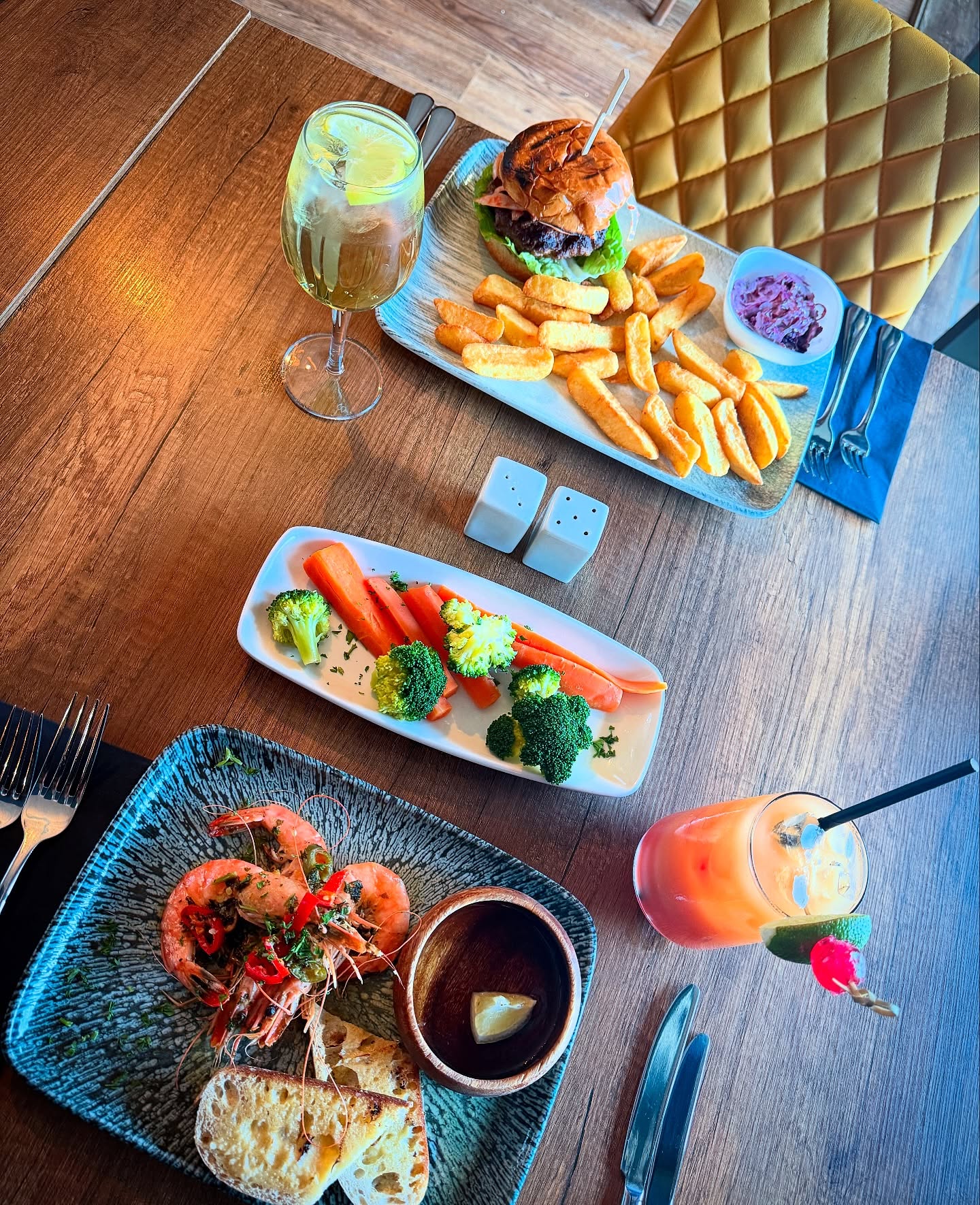 How’s everyone’s week going so far? 🤗
Anyone braved the Mart yet? 🫣 🎪
Why don’t you pop in for a quick lunch and grab yourself a takeaway coffee to brave the cold 🥶 ☕️