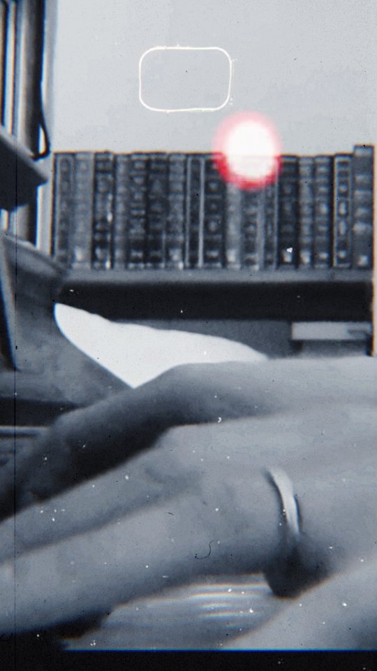 Reuniting with the piano I learnt on. Ultraviolet.
#Ultraviolet #Piano #OriginalMusic #SingerSongwriter #pianomusic