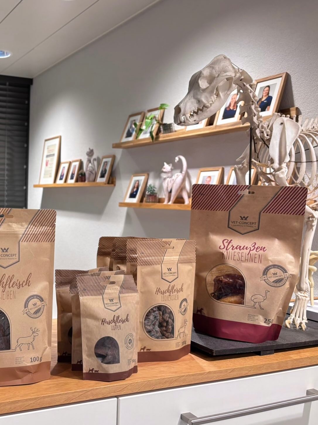 GESUNDE SNACKS FÜR IHREN LIEBLING bei uns erhältlich
• Entwickelt und produziert in Deutschland
• Beste Zutaten mit hohem Qualitatsstandard
• Verzicht auf chemische Konservierung
@tierarztpraxis_rothenburg
#vetconcept #gesundesfutter #kauartikelfürhunde #hundebelohnung #hundefutter