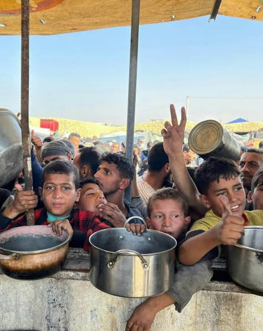 🍽️ A crise alimentar voltou ao centro do debate global!
Alertas recentes do World Food Programme mostram que milhões de pessoas podem ficar sem assistência básica alimentícia e a fome volta a ser uma ameaça cada vez mais grave no mundo em 2026.
Mas essas crises não começam no prato vazio, mas na falta de preparo, informação e coordenação.
Na Vv – Inteligência Humanitária, acreditamos que educação humanitária e soluções estratégicas ajudam pessoas, comunidades e empresas a agir antes que o impacto seja irreversível.
Preparar hoje é reduzir o sofrimento amanhã!
Você, seu negócio, sua comunidade: podem fazer a diferença!
🔗 APOIE e CONHEÇA a Vv: LINK NA BIO!
Fotos: World Food Programe (copyright free)