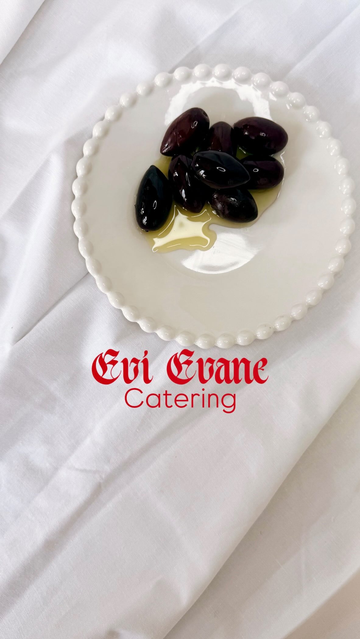 🌈EVI EVANE CATERING🌈
On ne fait pas des petits fours, on fait de la vraie cuisine, en petit format.
Pour petits et grands événements 👉catering@evievane.com