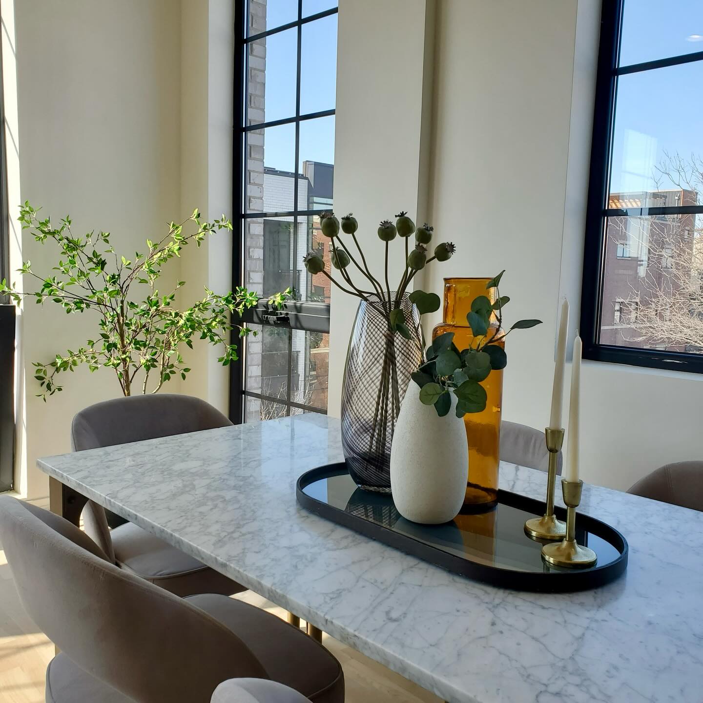 A look into one of our latest projects! It’s all in the styling #details to make this space ✨ #newlisting #styling #staging #chicago