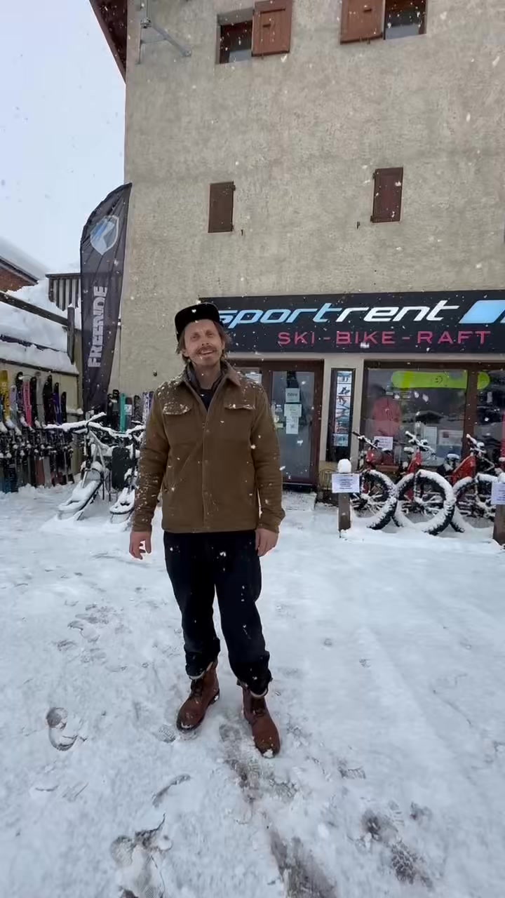 C’est le moment de sortir les skis larges ! 🎿 Avec les conditions actuelles, rien de mieux que des skis larges pour profiter à fond de la neige.
Découvrez notre sélection disponible à la location ou à l’achat d’occasion dans nos boutiques.
Nos équipes sont là pour vous orienter vers le modèle idéal selon votre niveau et vos envies.
Passez nous voir 🤩❄️