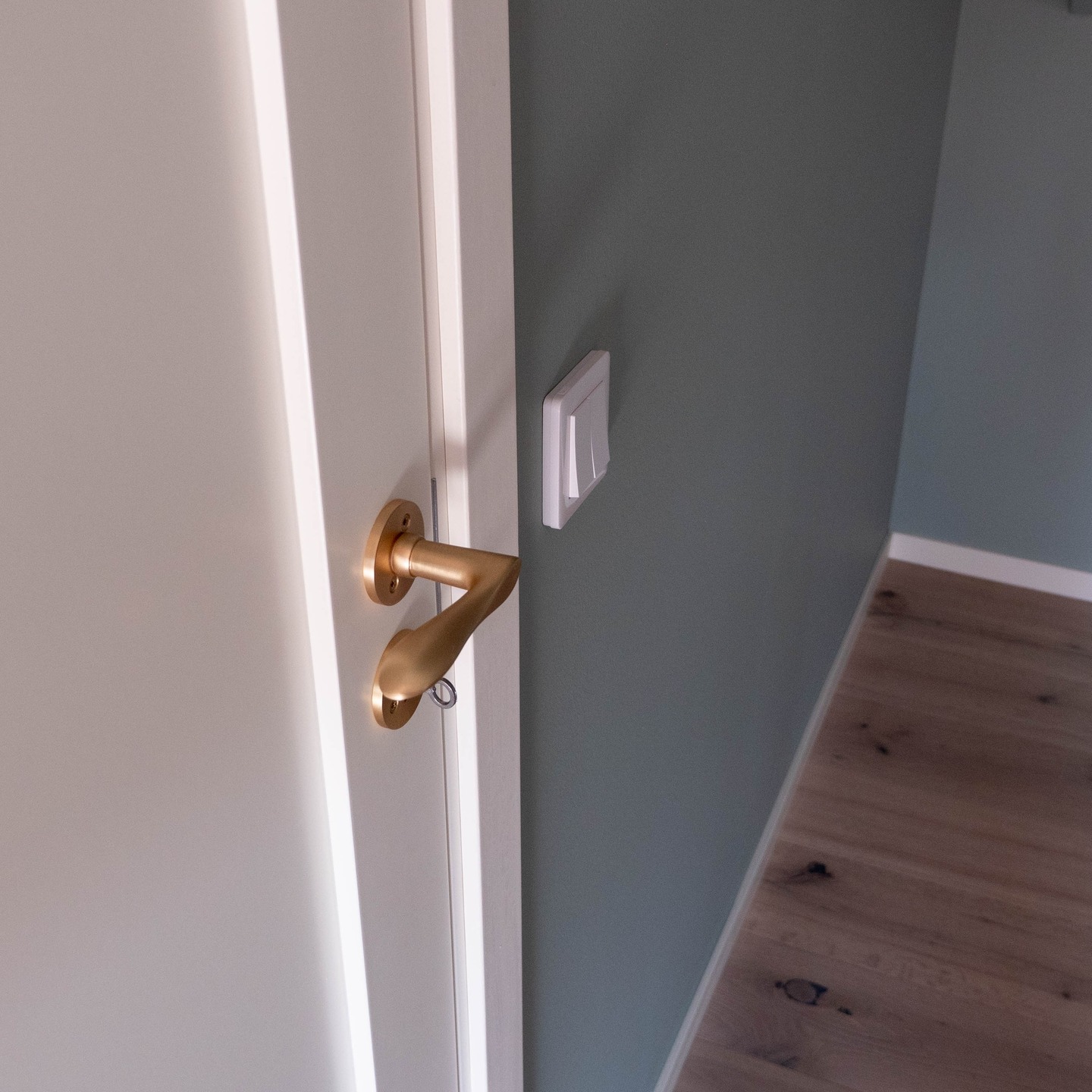 Totalrenovering Höllviken.
www.oresundsbyggentreprenad.se
#bygg #renovering #köksrenovering #trappa #renoveratrappa #trätrappa