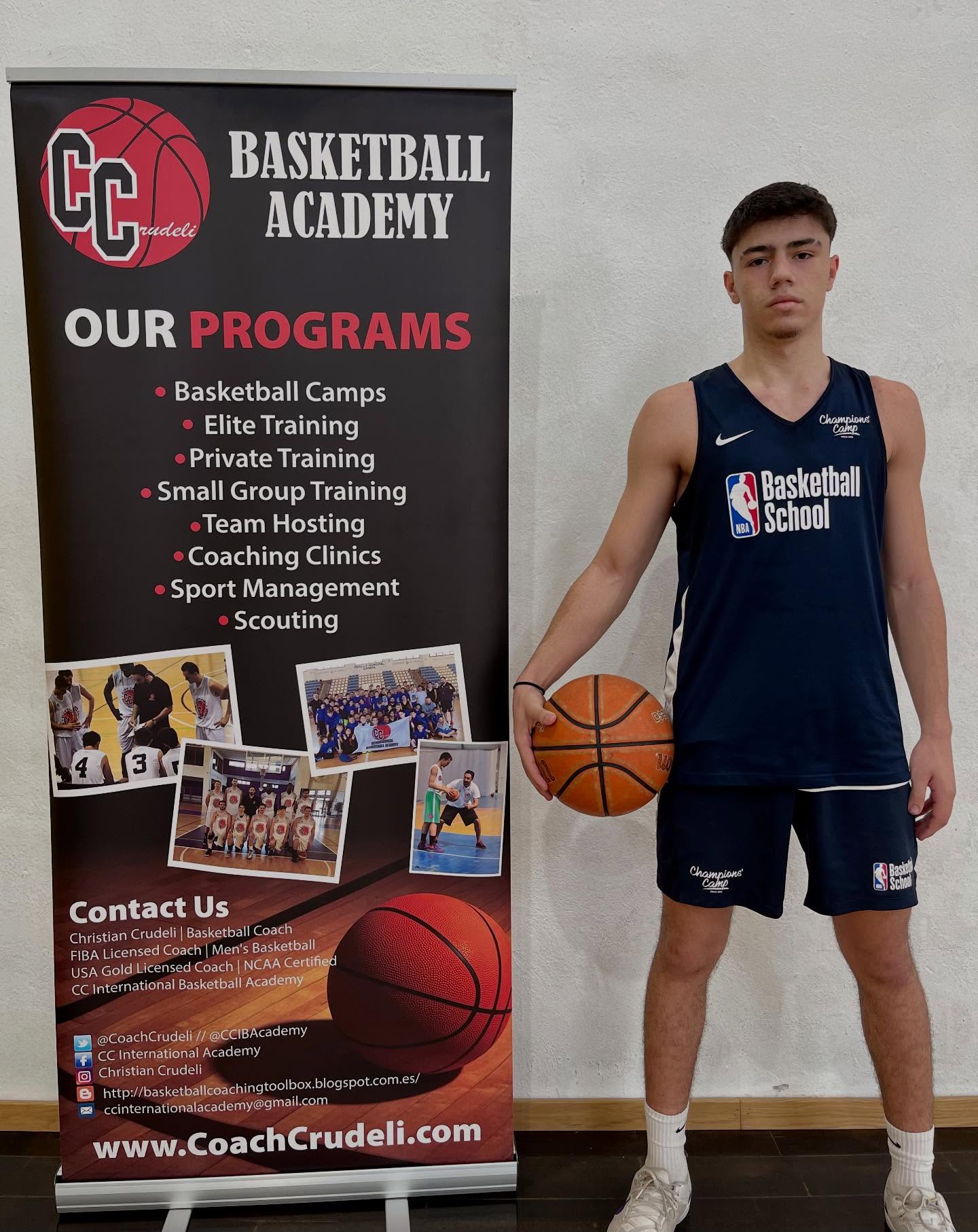🇷🇴🔥 Welcome from Bucharest! 🔥🇷🇴
Vlad Eduard Cristian (2009) has come all the way from Bucharest this week to train two-a-days with Coach Crudeli 💪🏀 @romania.basketball
U18 shooting guard with strong scoring potential and a constant drive to improve. He continues to invest in his development and push his limits every single session.
Work. Discipline. Progress. 🚀
#basketballneverstops #basketball #PlayerDevelopment #BasketballTraining
👉🏻 Train Like a Pro
FIBA @coachcrudeli
coachcrudeli@gmail.com
WhatsApp +34636881842