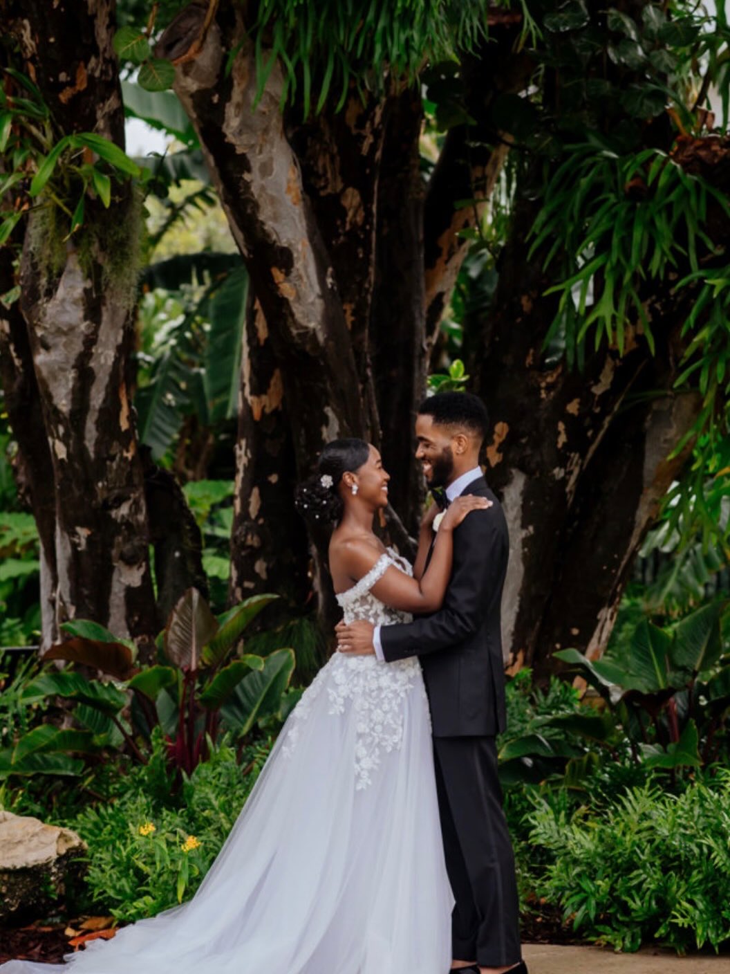 Mahalia & Jouvan - 2.15.20: Five years and still blooming. A wedding rooted in romance, wrapped in garden grace šæ
ā¢
ā¢
ā¢
ā¢Venue: @miamibeachgarden | @primeprivate | @primeonetwelve
ā¢Photography: @joshua_dwain
ā¢Florals: @avantgardensmia
ā¢Music: @eventfactor | @aamusicians
ā¢Design: @nuagedesignsinc
ā¢Catering: @sotobrothersevents
#miamibeachwedding #luxuryweddings #miamiweddingplanner #luxuryweddingplanner