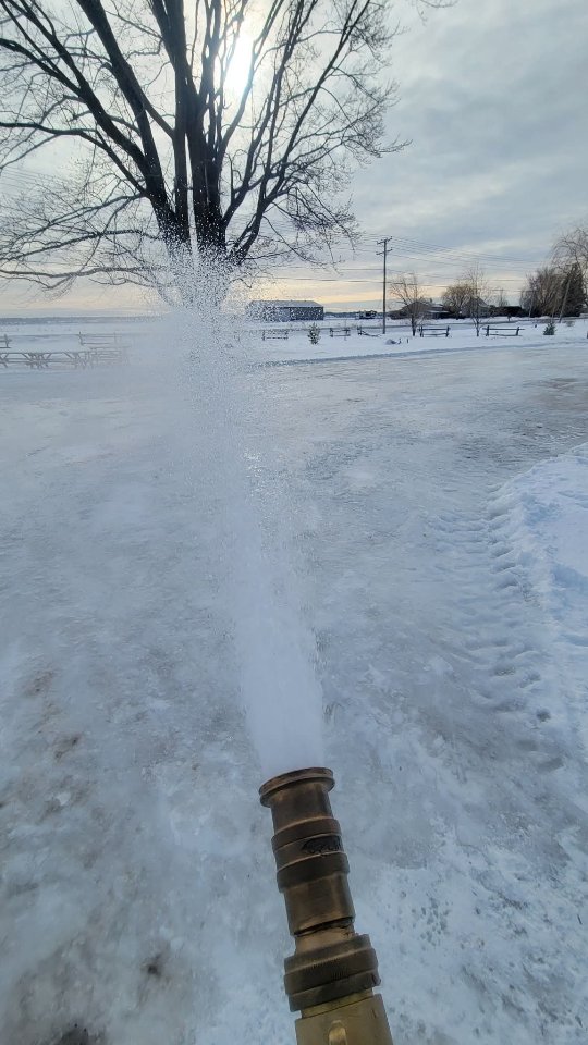 Une patinoire, un samedi matin, des enfants heureux 🌞
Qu'est-ce que vous faites aujourd'hui ? 👇