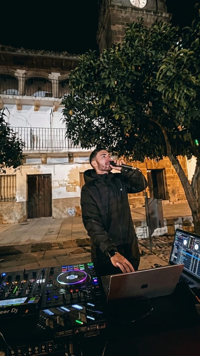Ceclavín, qué noche!!! 🙈🙈
Gracias por llenar la plaza y por la energía de principio a fin.
Así da gusto trabajar 🎧
¿Quién estuvo por allí? 👇
#Carnaval #DJ #Ceclavín #Extremadura #Fiestas Ferias Pueblos Verbena NocheDeFiesta