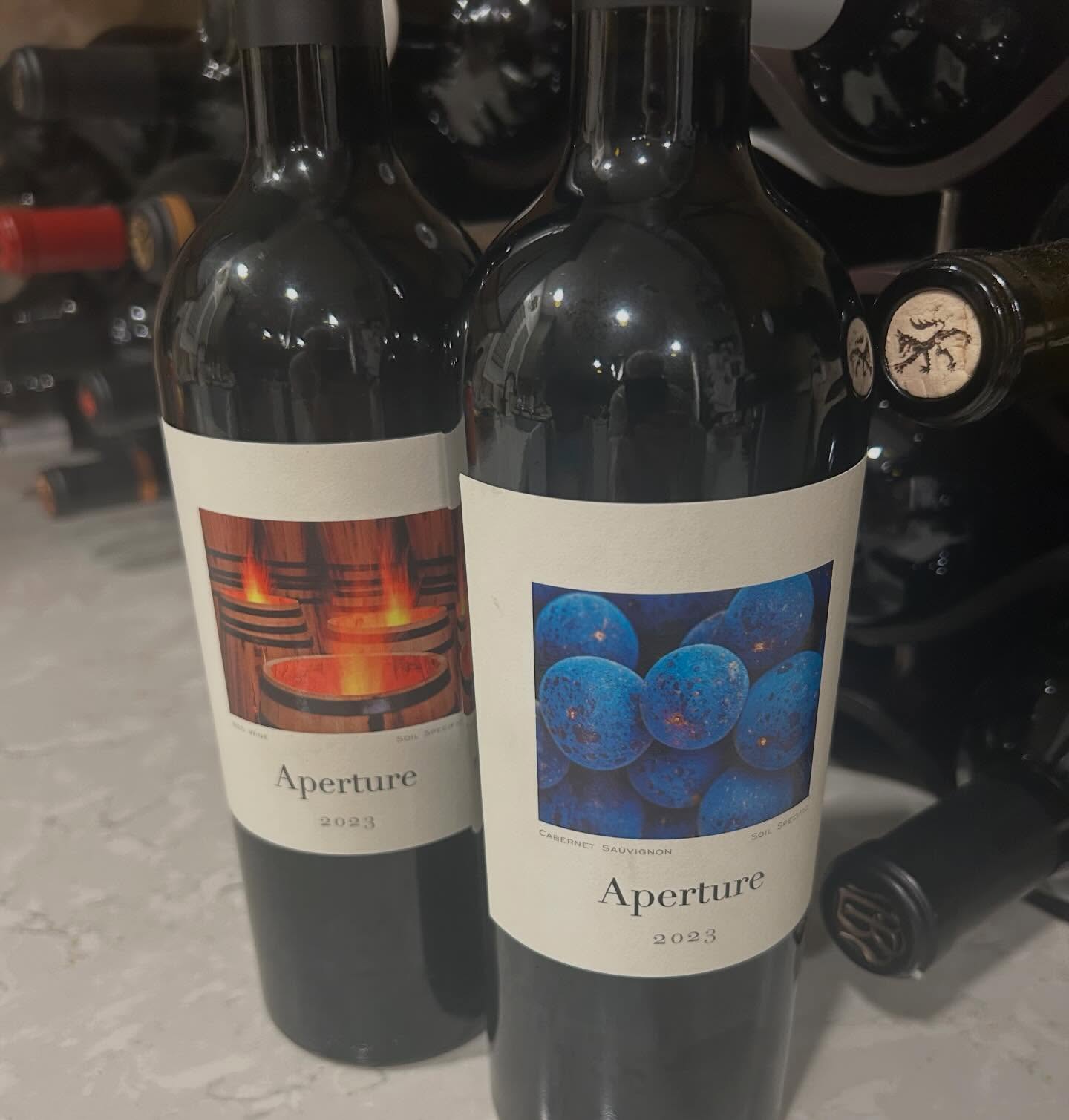 Aperture Cellars is primarily known for producing high-scoring, Bordeaux style wines from Sonoma County. Founded by winemaker Jesse Katz, the winery renowned for its single-vineyard Cabernet Sauvignons and its flagship red blends.
🍇🍇🍷#aperturecellars
