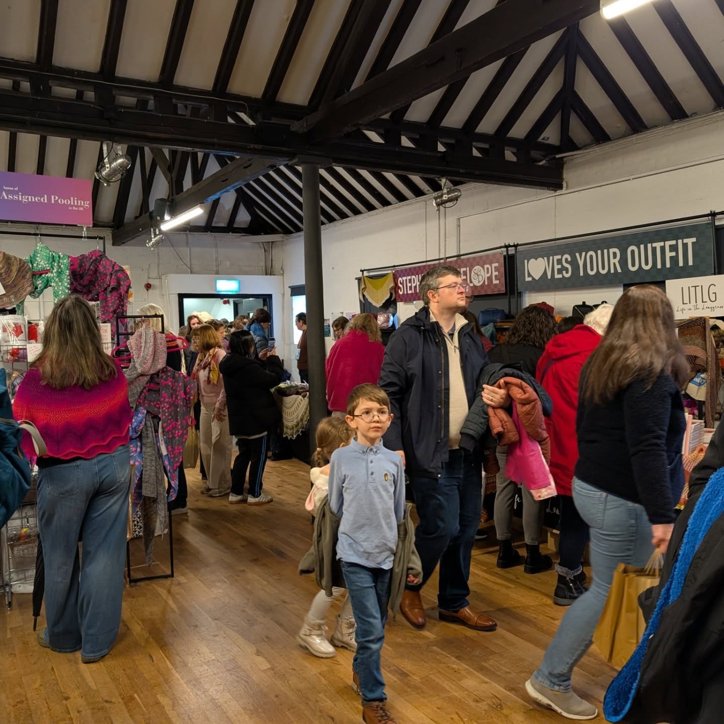 My first visit to Unravel and I had a lovely time squishing yarns! And obviously bought some along with a lovely book called field notes. Obviously there was lots of Merino but there were some British wool stands including @fibreworkshop