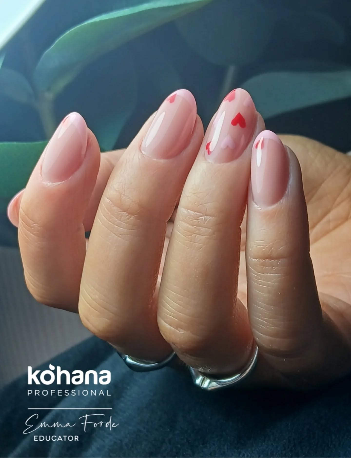 Ending the week of love with these cuties 💕
#nails #nailart #valentinesday #hearts #pinknails