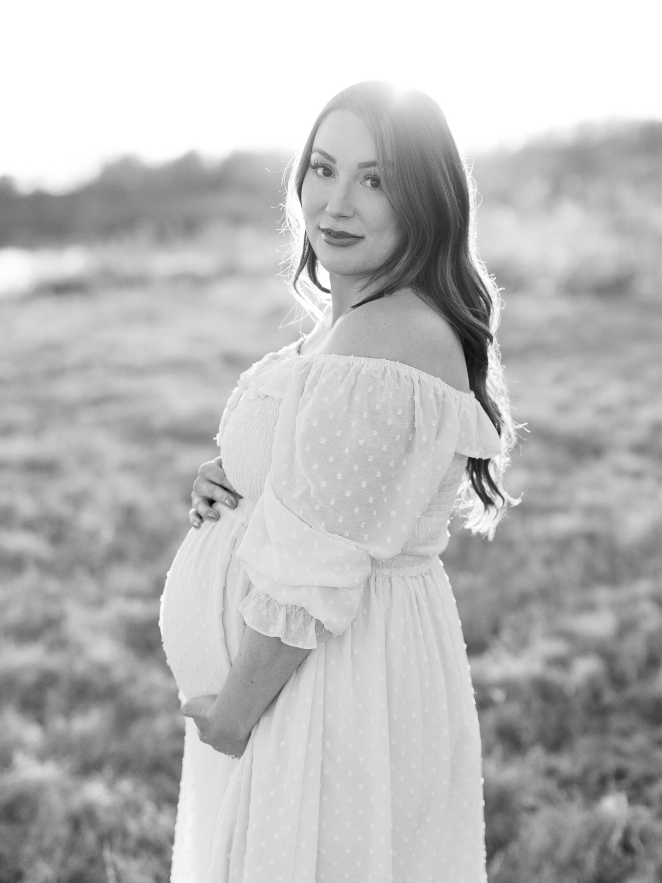 Winter just has this magic that wraps around motherhood so beautifully and I will never get over it. I'm also never getting over this session! My goodness, can we take a moment to recognize how beautiful this mama is!