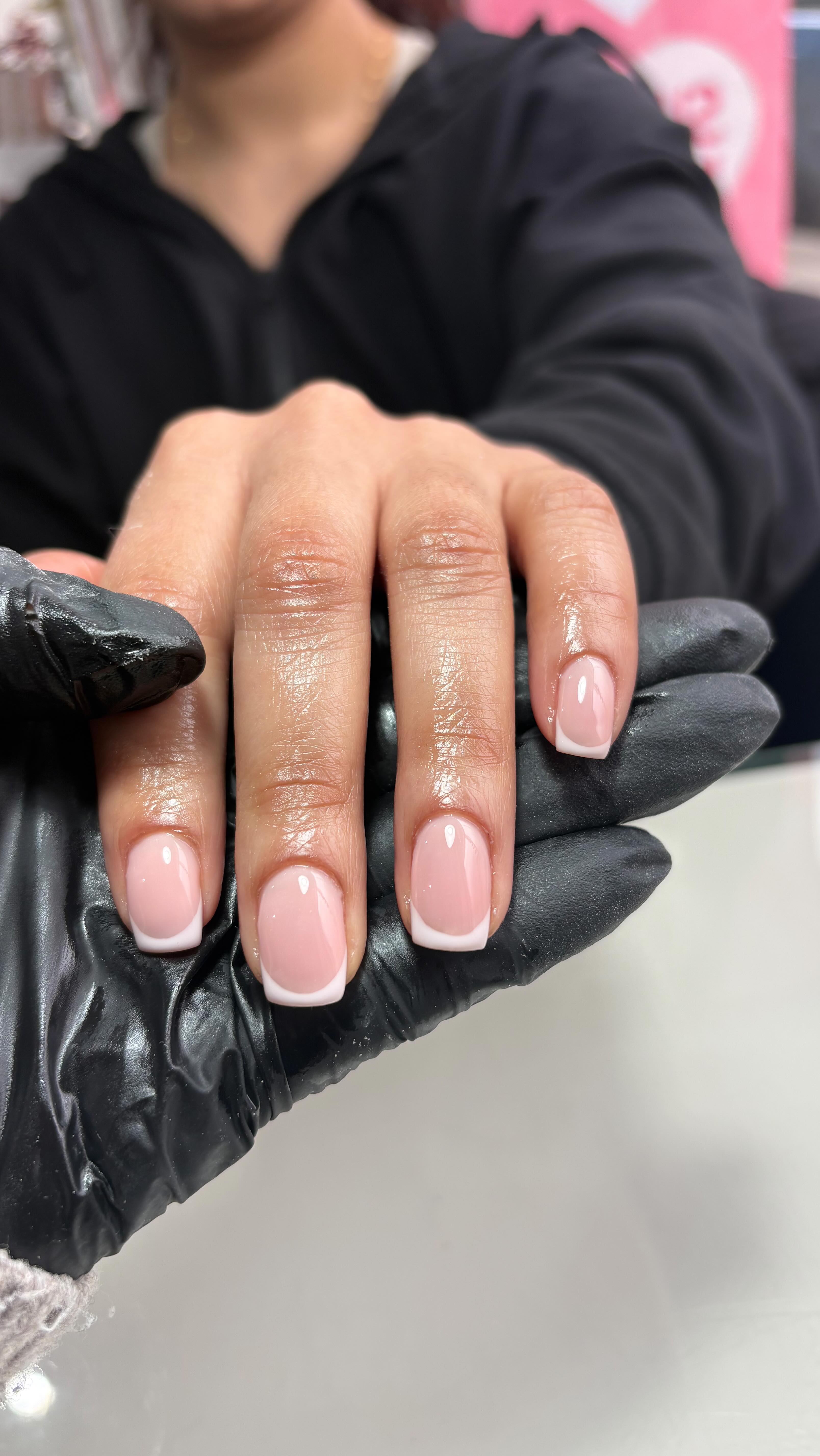 French - Porcelain 🤍
@the_gelbottle_inc 19 BIAB
@nailorder Porcelain
#walsall #walsallnails #truebeautywalsall #frenchnails #biab