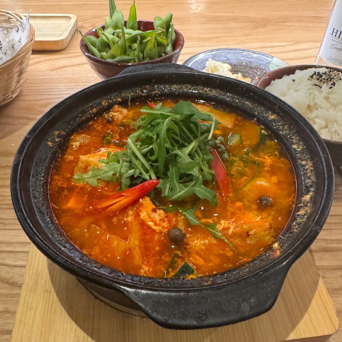 Tasty seafood and tofu hotpot from @osaka_reading Tofu and edamame beans feature here, I was talking to the ladies at Wokingham cycling club about the phytoestrogens in them. Beneficial chemicals that act like a mild form of oestrogen to aid hormone balance.
#hormonebalance #nutritionist #perimenopause #pms #Menopause cycling running