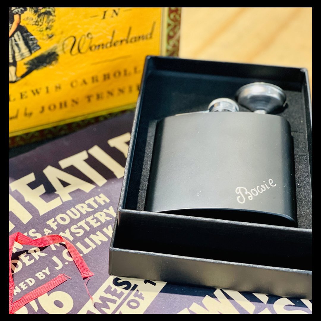 Consider Custom Engraving Stainless Steel Hip Flask as an extra special keep shake to treasure forever.
#QVM #gifts #handengraving #custom #stainlesssteelhipflask#hipflask