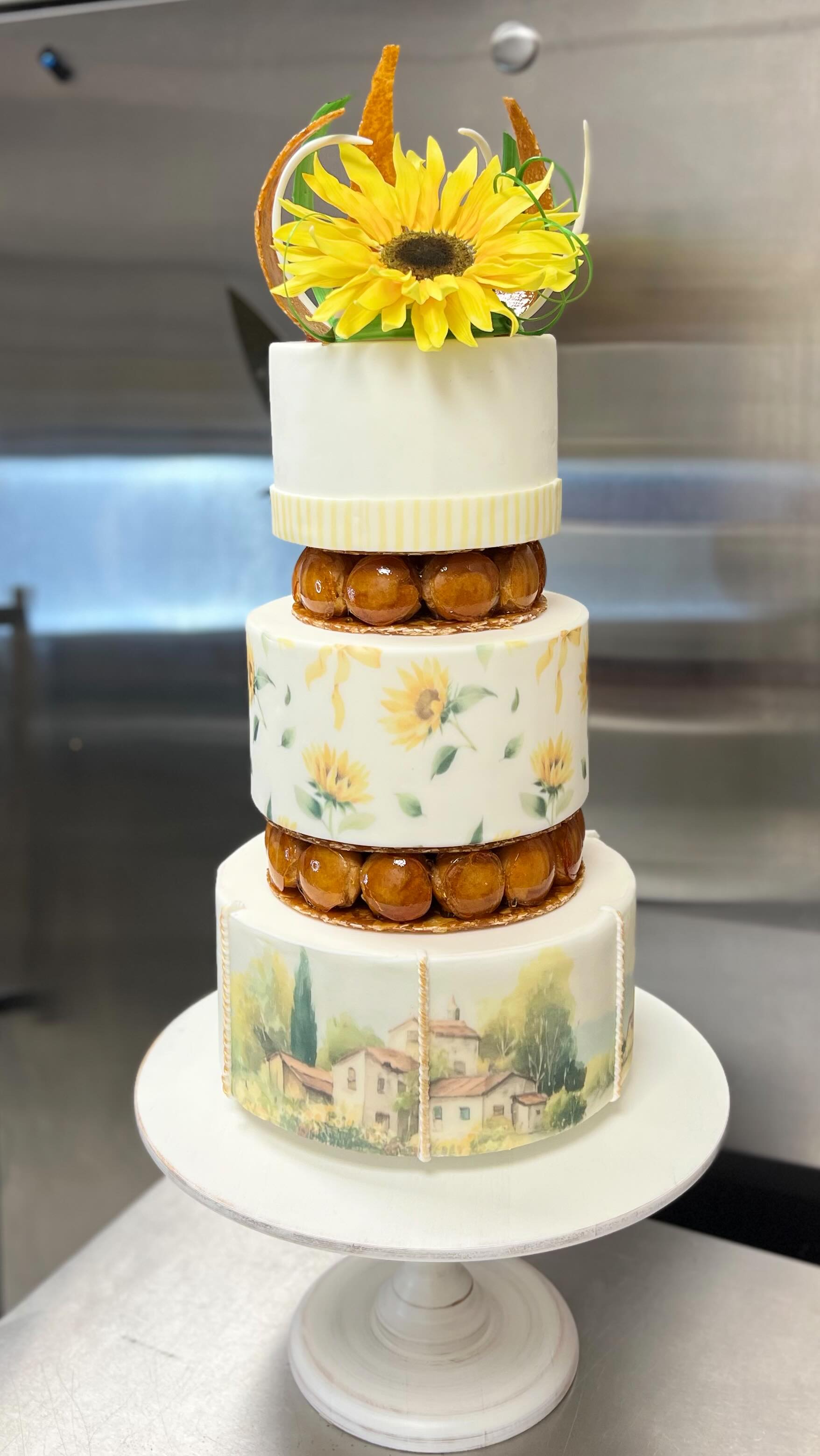 🇫🇷 - Wedding Croq (inspiration créations de @jeanphilippewalser que j’aurais l’immense plaisir de rencontrer en avril pour une superbe masterclass dédiée aux wedding Croq)
Un moment attendu.
Un centre de table qui attire naturellement les regards.
L’équilibre entre l’élégance du wedding cake
et la tradition du croquembouche,
réunis dans une seule création harmonieuse.
Impression alimentaire personnalisée,
fleurs en pâte à sucre façonnées à la main,
finition délicate et détails précis.
Une pièce pensée pour accompagner votre réception
avec justesse, raffinement et gourmandise.
Un souvenir qui s’inscrit dans la douceur de votre journée.
#WeddingCroq #MariageÉlégant WeddingCakeDesigner SNpatisseries
🇬🇧 - Wedding Croq
A long-awaited moment.
A centrepiece that naturally draws every eye.
The balance between the elegance of a wedding cake
and the tradition of a croquembouche,
brought together in one harmonious creation.
Custom edible printing,
handcrafted sugar flowers,
refined finishes and thoughtful details.
A design created to complement your reception
with elegance, balance and indulgence.
A memory woven into the softness of your day.
LuxuryWedding WeddingCakeDesigner FrenchArtisan SNpatisseries