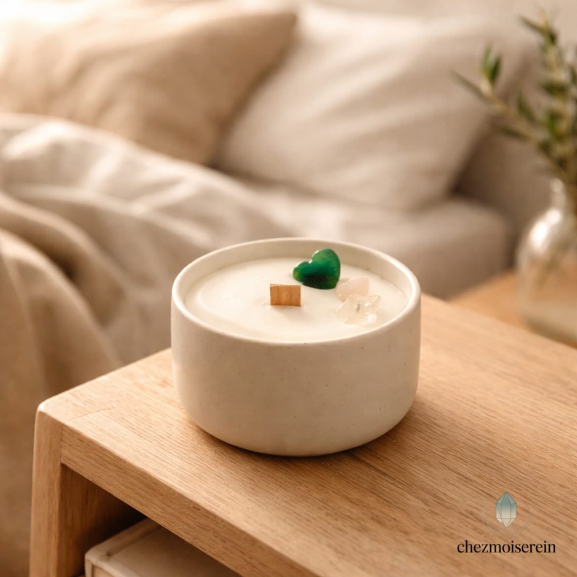 Un geste. Une lumière. Une intention.
La nouvelle bougie minérale arrive bientôt.