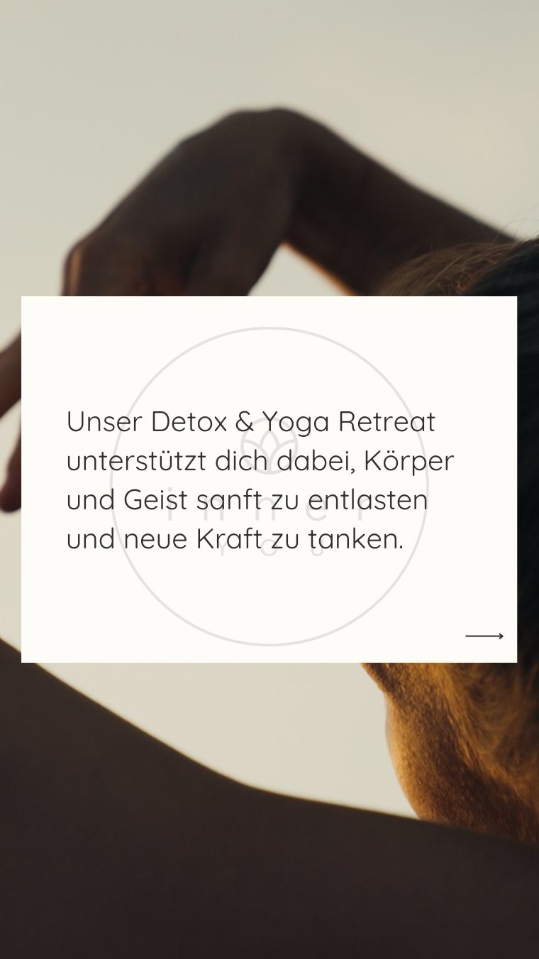 Loslassen beginnt dort, wo du dir erlaubst, still zu werden. Wo du aufhörst festzuhalten – an Gewohnheiten, an innerem Druck, an alten Mustern – und wieder spürst, was dein Körper und dein Herz wirklich brauchen.
Beim inner you Detox & Yoga Retreat schaffst du bewusst Raum für genau diesen Prozess.
Raum zum Reinigen, Entlasten und Neu-Ausrichten – körperlich und innerlich.
Durch nährende, entlastende Detox-Ernährung,
achtsame Yoga-Praxis, Ruhe und Natur darf dein System Schritt für Schritt herunterfahren.
Der Körper lässt los, was ihn beschwert. Der Geist lässt los,was ihn unruhig macht.
Loslassen bedeutet hier nicht Verzicht, sondern Befreiung.
Leichter werden.
Klarer sehen.
Tiefer atmen.
Du wirst getragen von einer Umgebung, die dich unterstützt: warm, ehrlich, achtsam. Ohne Zwang, ohne Druck – in deinem Tempo.
Zwischen Bewegung und Stille, zwischen Reinigung und Genuss entsteht ein neues Gefühl von Verbindung zu dir selbst.
Mehr Energie. Mehr Weite. Mehr Innerer Raum.
Das inner you Detox & Yoga Retreat ist eine Einladung, Ballast abzugeben –
und dich selbst wieder aufzunehmen. 💜
#yogaretreattenerife #loslassen #selfcare