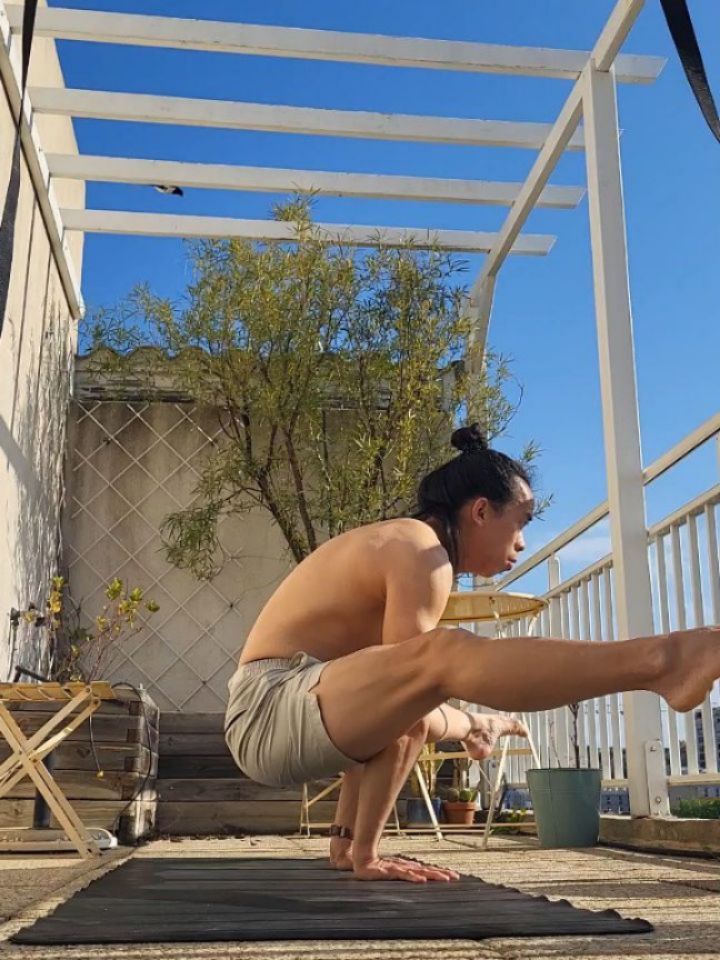 🚀 If I had to learn stalder press again (and that's the case after an injury), this is what I would do.
.
0️⃣ Stalder press
1️⃣ Multiple straddle press handstand
2️⃣ Slow negative stalder
3️⃣ L-sit + pike press + tuck planche + stalder hold
4️⃣ Dynamic L- sit to tuck planche
5️⃣ Scapula push in stalder
6️⃣ Blocks stalder lifts
.
📥 Save for later
.
➡️ Tu veux pratiquer avec moi en coaching ou cours collectifs?
.
Marc Tran
07 55 67 50 45
Marc@martial-yoga.com