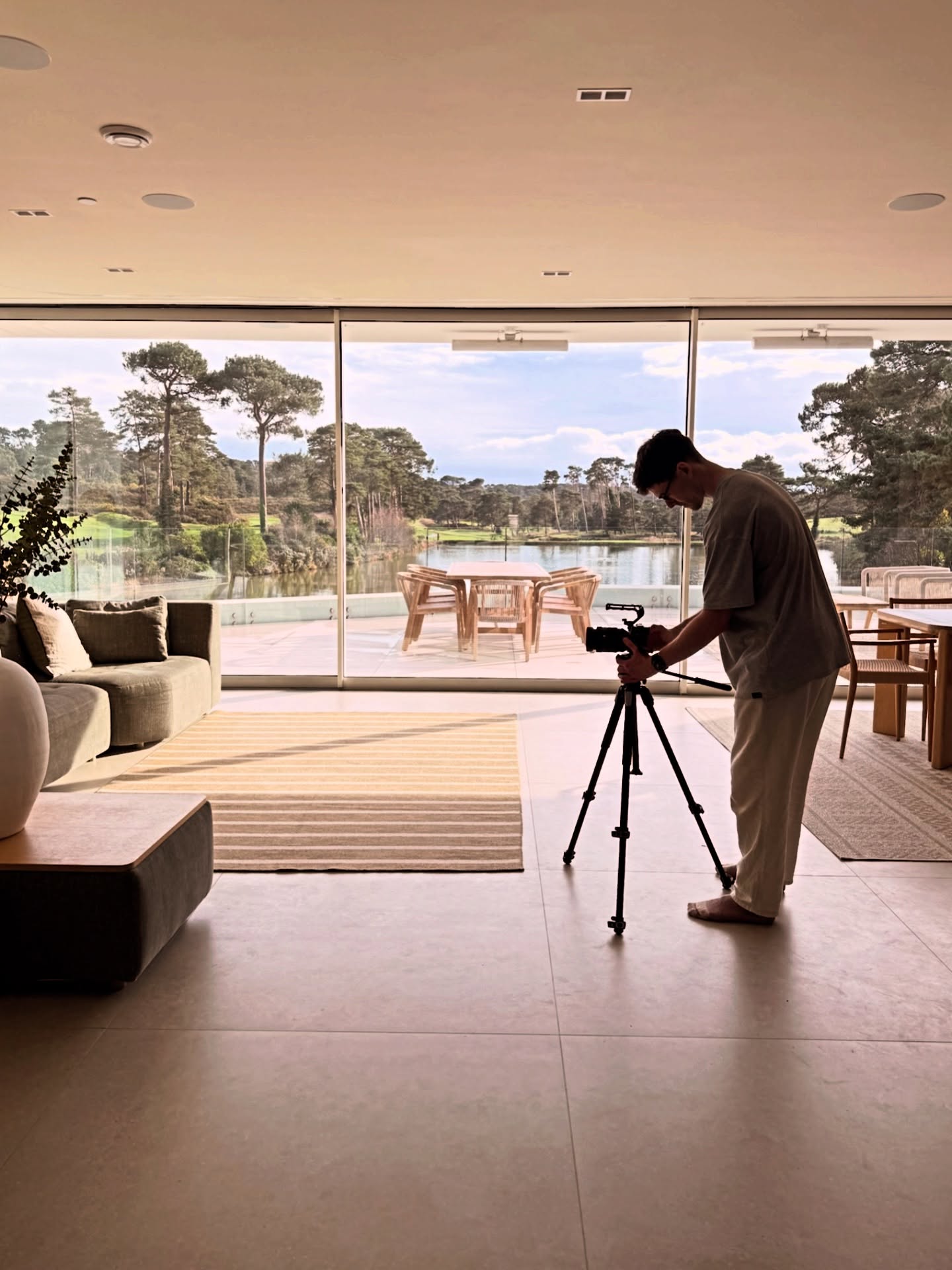 A quiet focal point.
A statement backdrop.
A space that transforms with the light.
Photoshoots at Hidden Lake offer something rare, calm, privacy and space to create without distraction. From open water views to intimate corners, every setting feels distinct yet effortlessly fitting.
So many adaptable spaces. So many different moods.
All in one beautifully secluded location.
Find your perfect frame.
#HiddenLake #PhotoshootLocation #CreativeSpaces
#LuxuryLocation #UKPhotoshoot