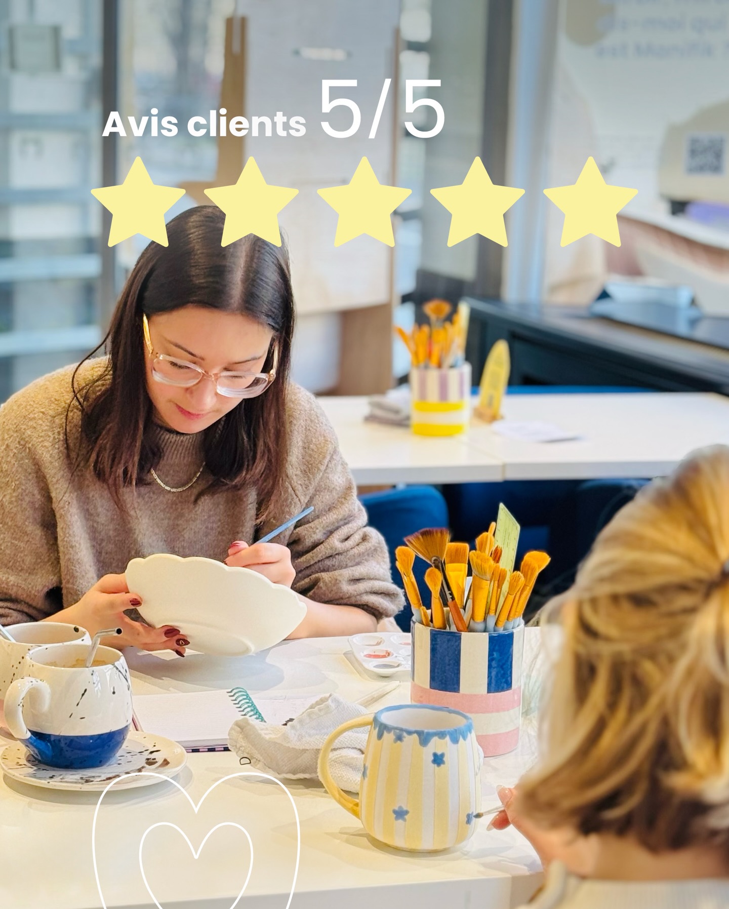 ♥️ En cette journée de l’amour, on avait envie de vous dire merci.
Merci pour vos petits mots d’amour, vos retours, vos attentions…
Vos avis Google nous vont droit au cœur.
Chaque commentaire positif, chaque petit mot d’amour, chaque recommandation nous aide à faire grandir Manifik et à faire connaître cette activité de créativité et de détente que nous aimons tant partager avec vous.
Parce qu’ici, l’accueil et le service comptent autant que la peinture sur céramique, vous lire et sentir que vous nous le rendez si joliment est notre plus beau cadeau. ♥️
💌 Merci pour votre confiance et pour toute cette énergie positive que vous semez chez Manifik.
Chez nous, le cœur est à l’œuvre… aujourd’hui mais aussi toute l’année. ✨
avis Google Strasbourg - avis clients peinture sur céramique Strasbourg - café céramique Strasbourg - activité créative Strasbourg centre - activité adultes Strasbourg - activité originale - sortie conviviale - activité en couple - entre amis - activité détente et créativité - mots doux - commentaires bienveillants - love